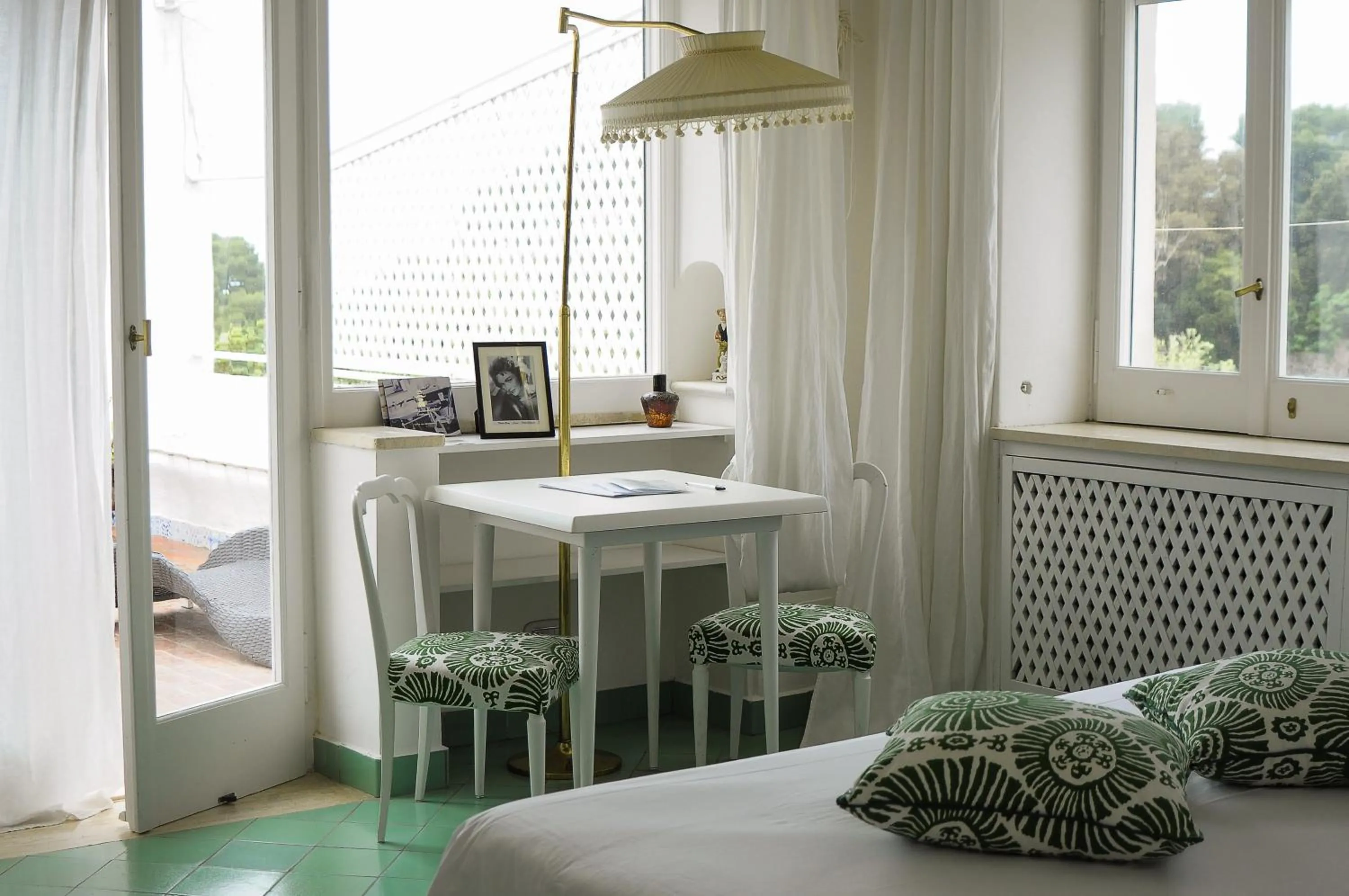 Seating area, Bed in Villa Calypso