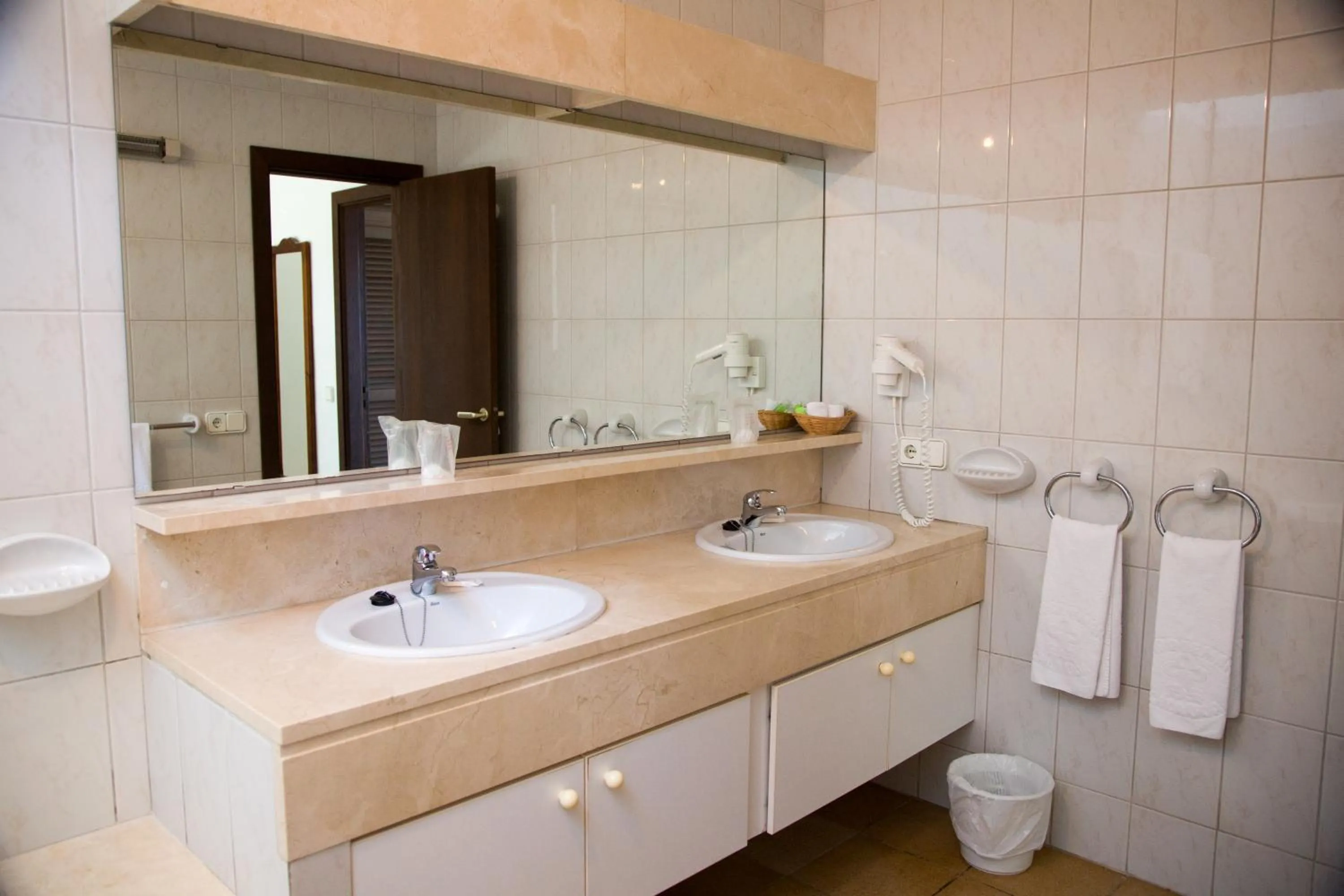 Shower in Apartamentos Parque Mar