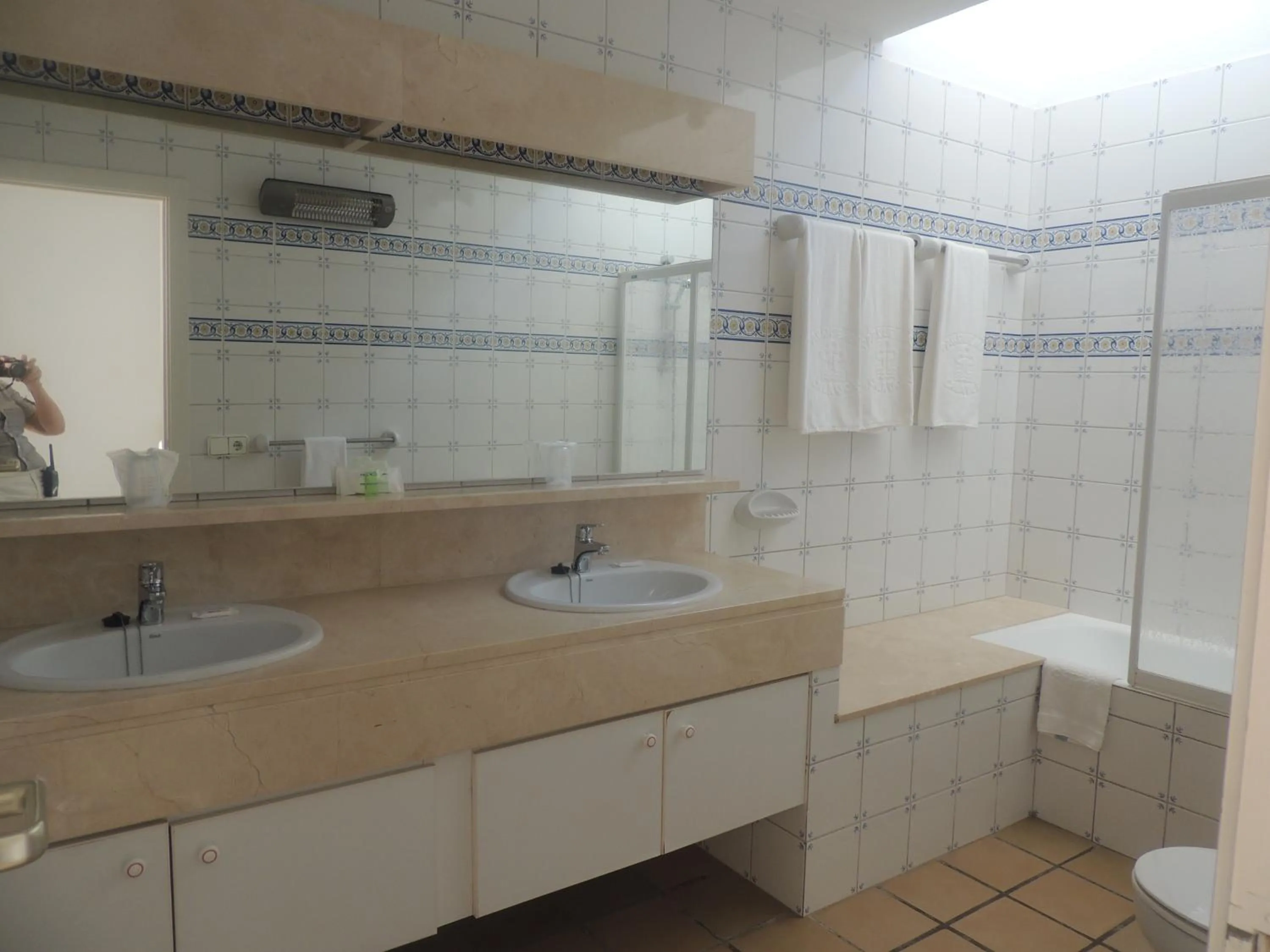 Bathroom in Apartamentos Parque Mar