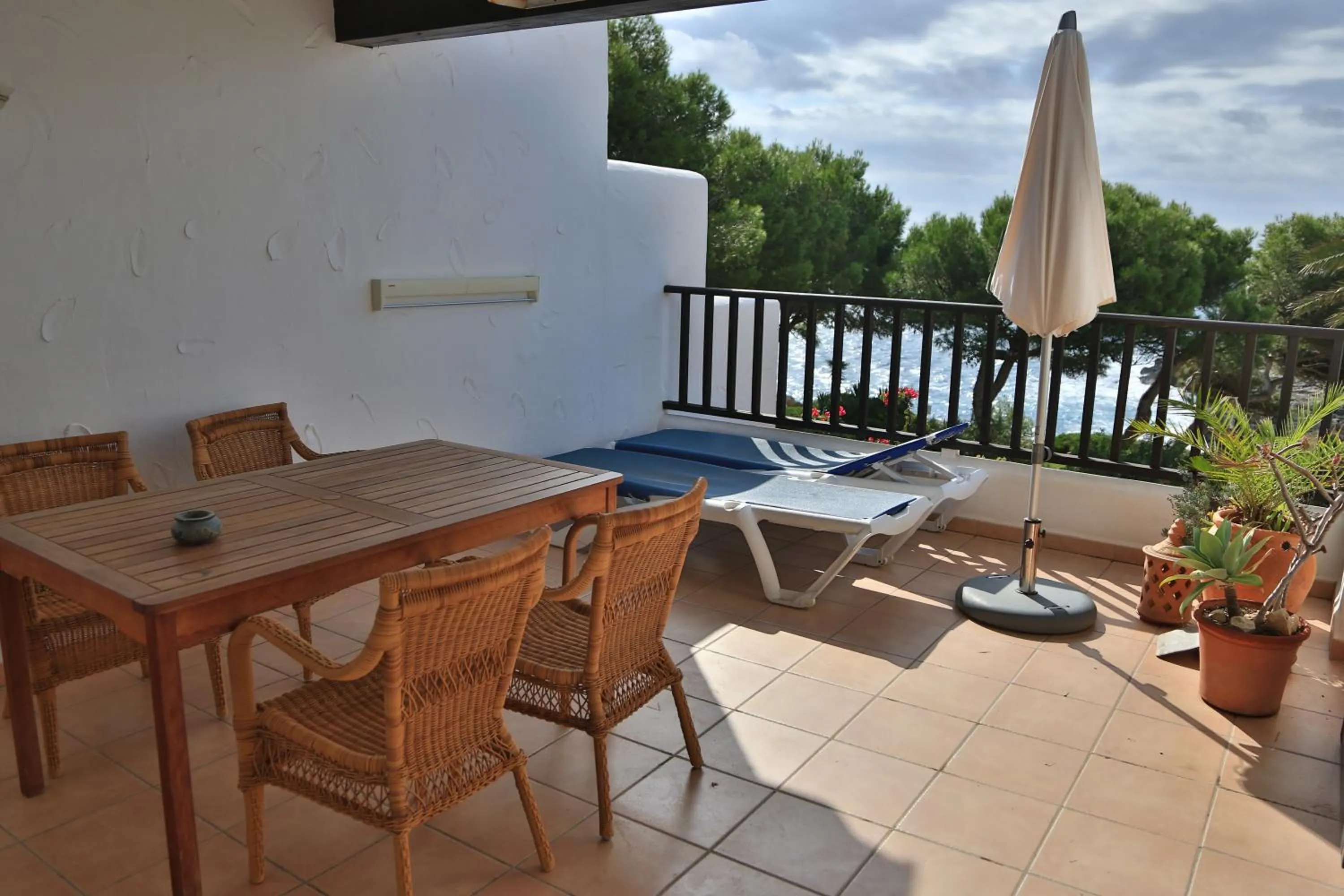 Photo of the whole room in Apartamentos Parque Mar