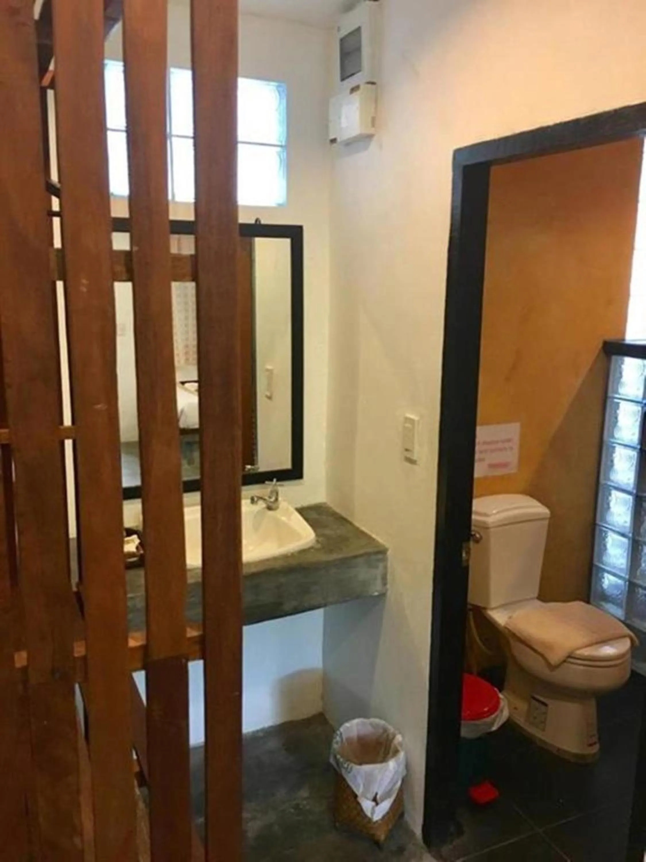 Toilet in Fisherman Koh Tao