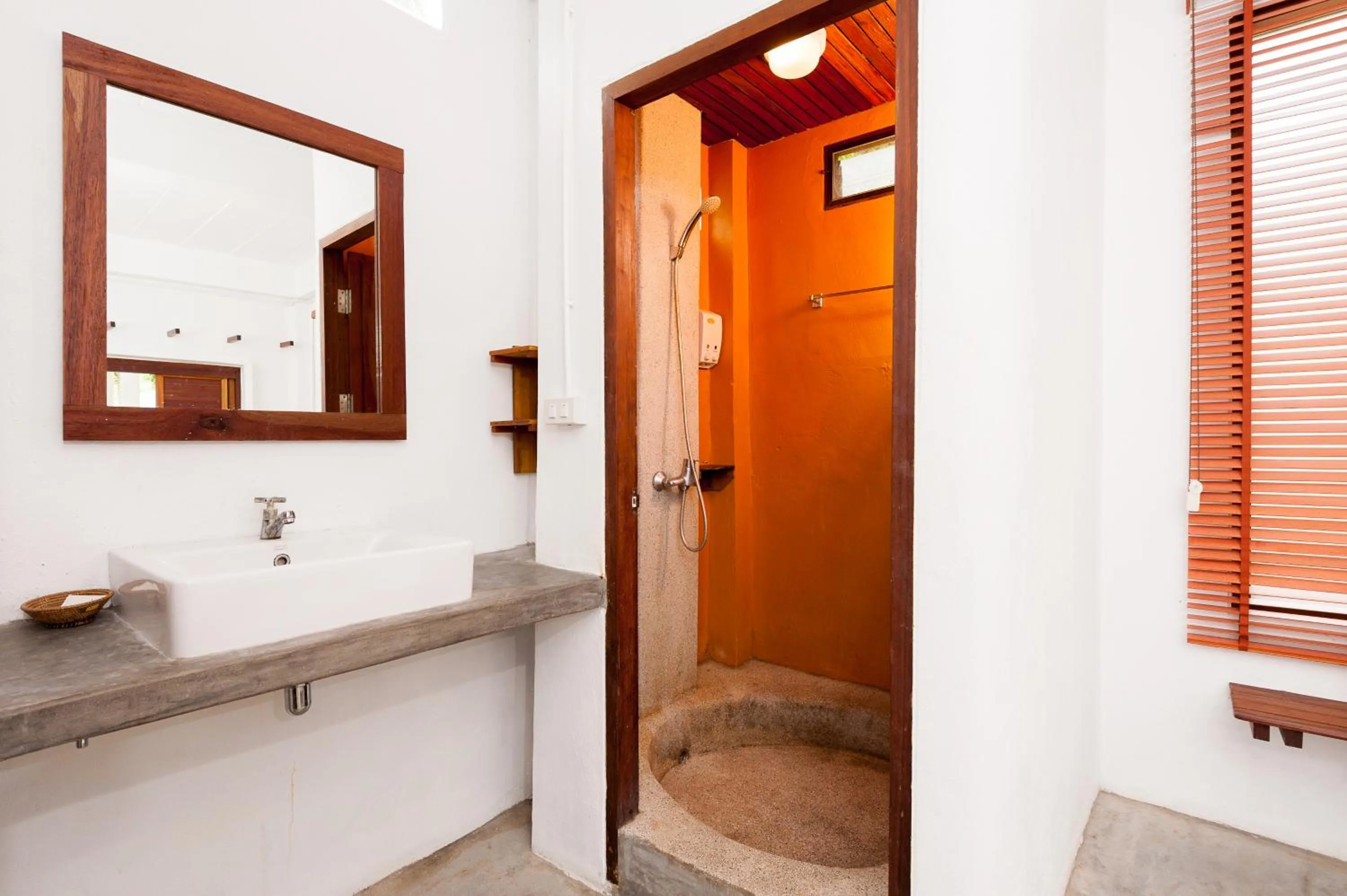 Shower in Fisherman Koh Tao