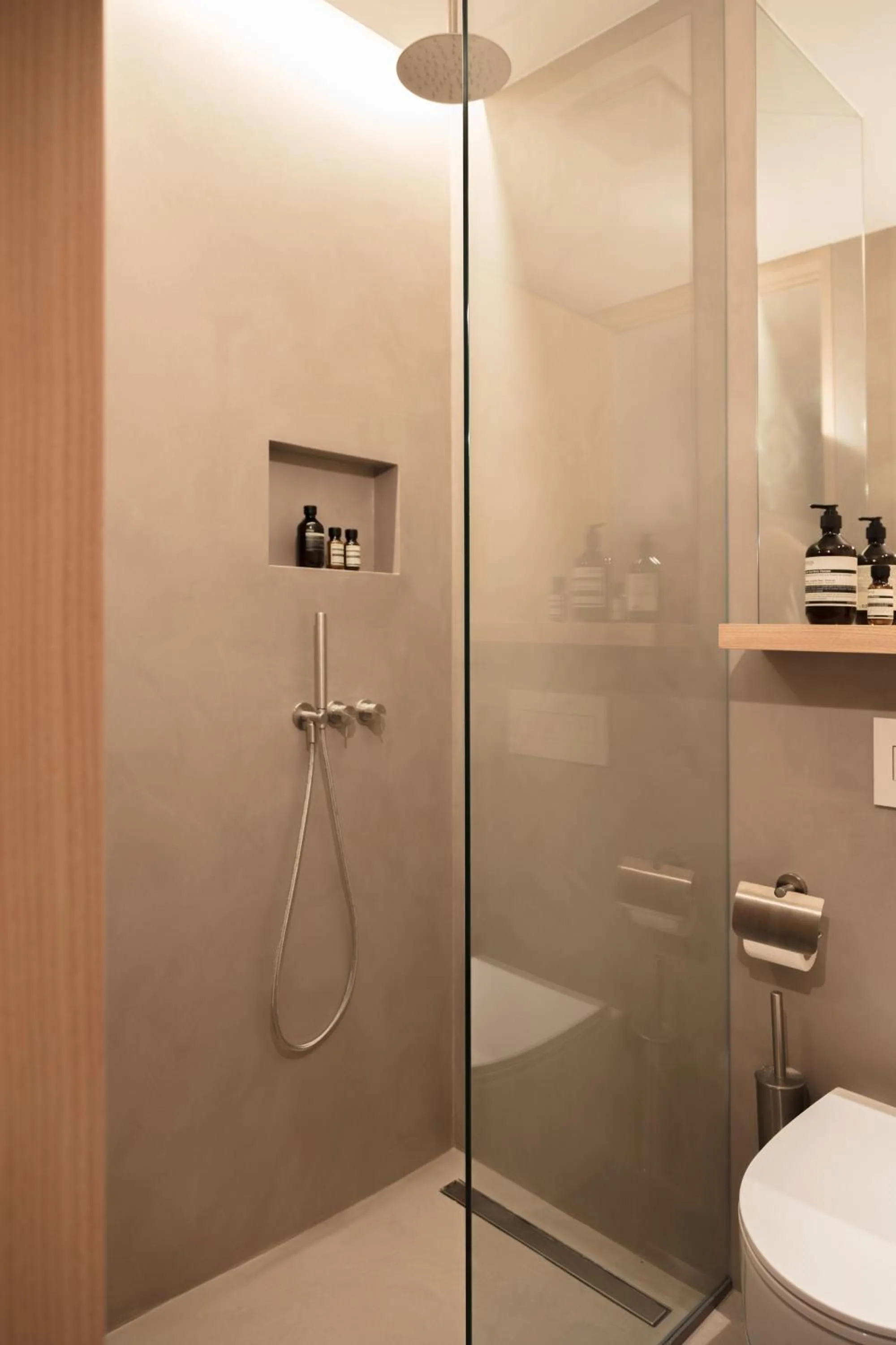 Shower in Schgaguler Hotel