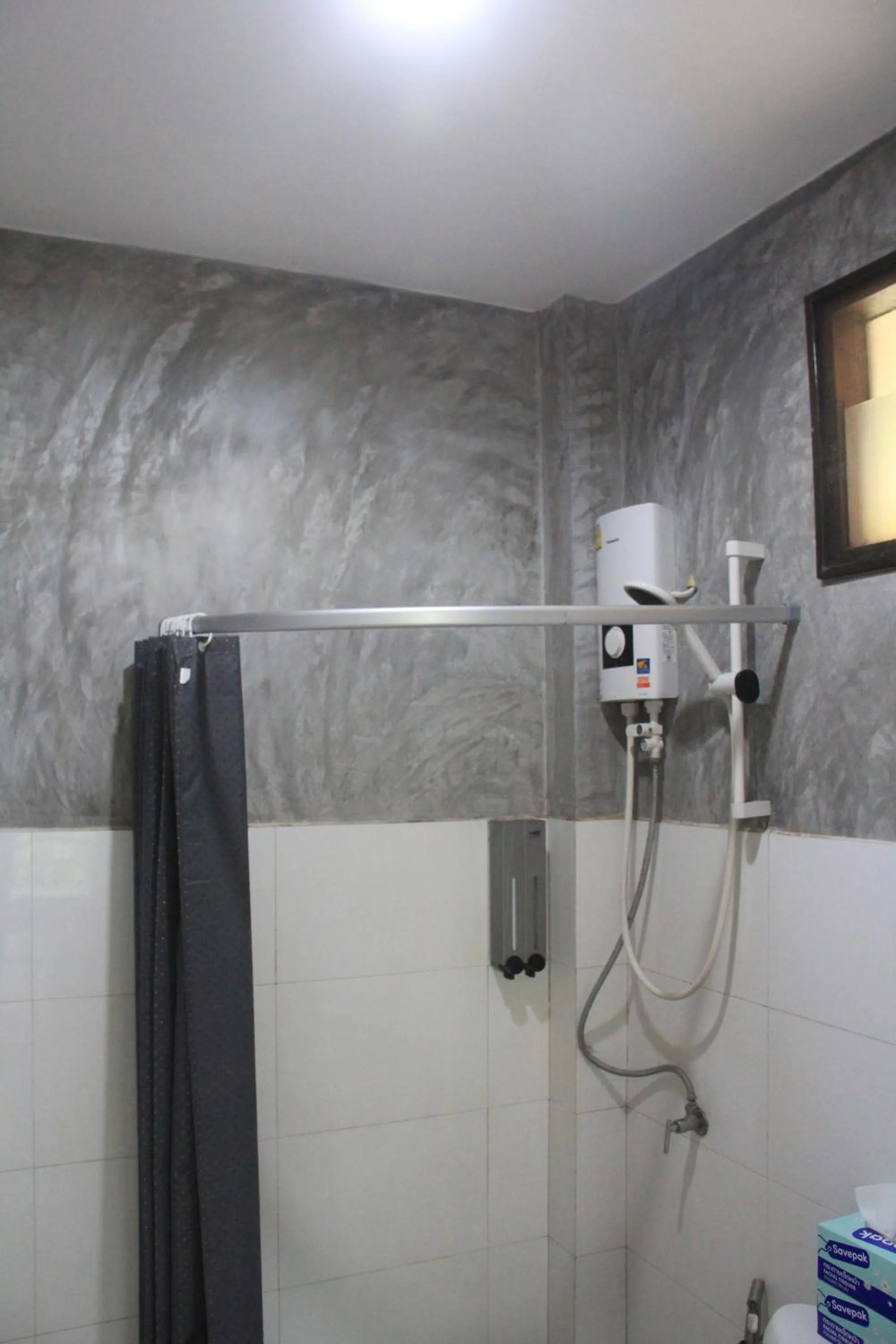 Shower in Yangyai Garden Lodge