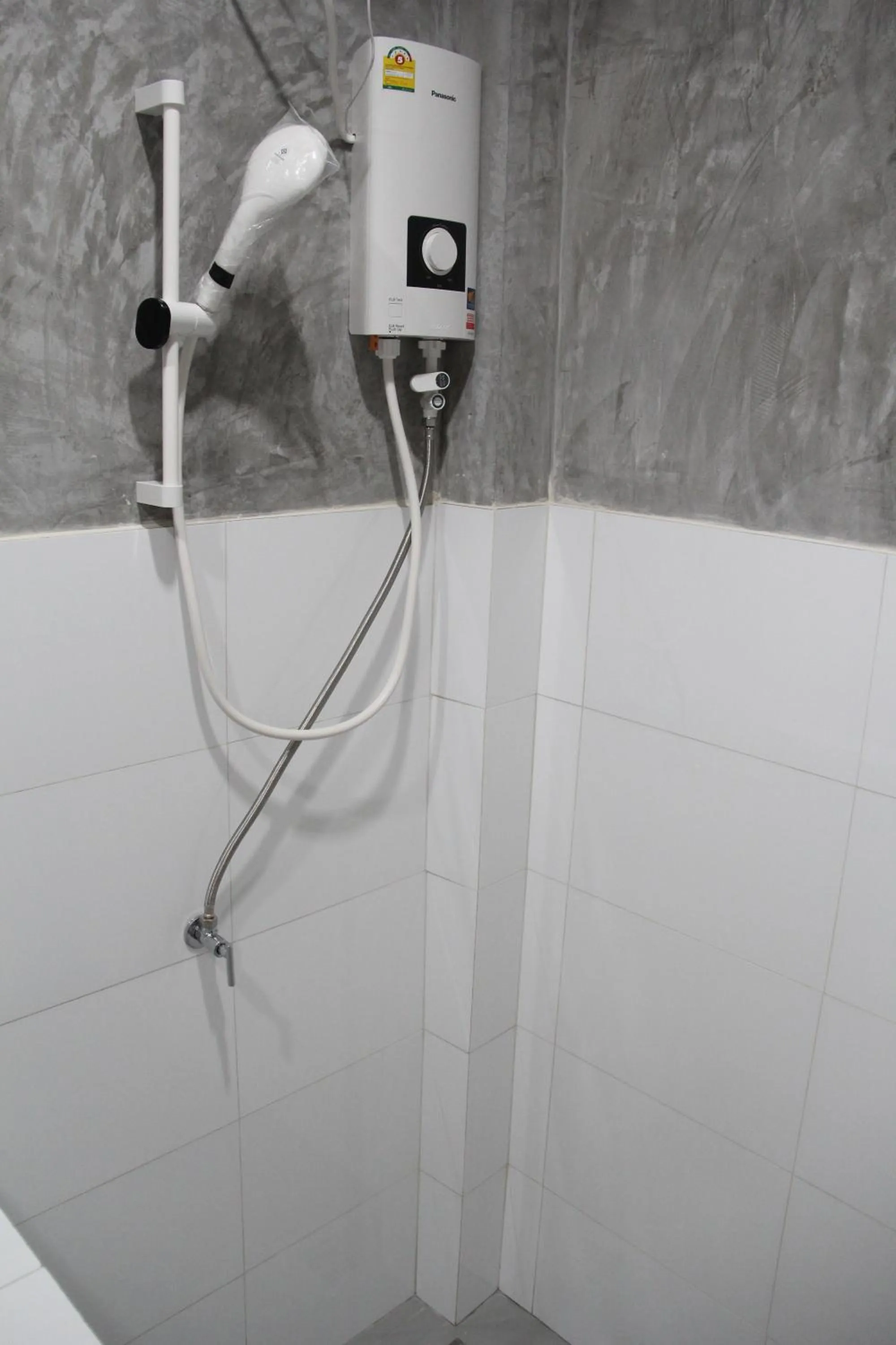 Shower in Yangyai Garden Lodge