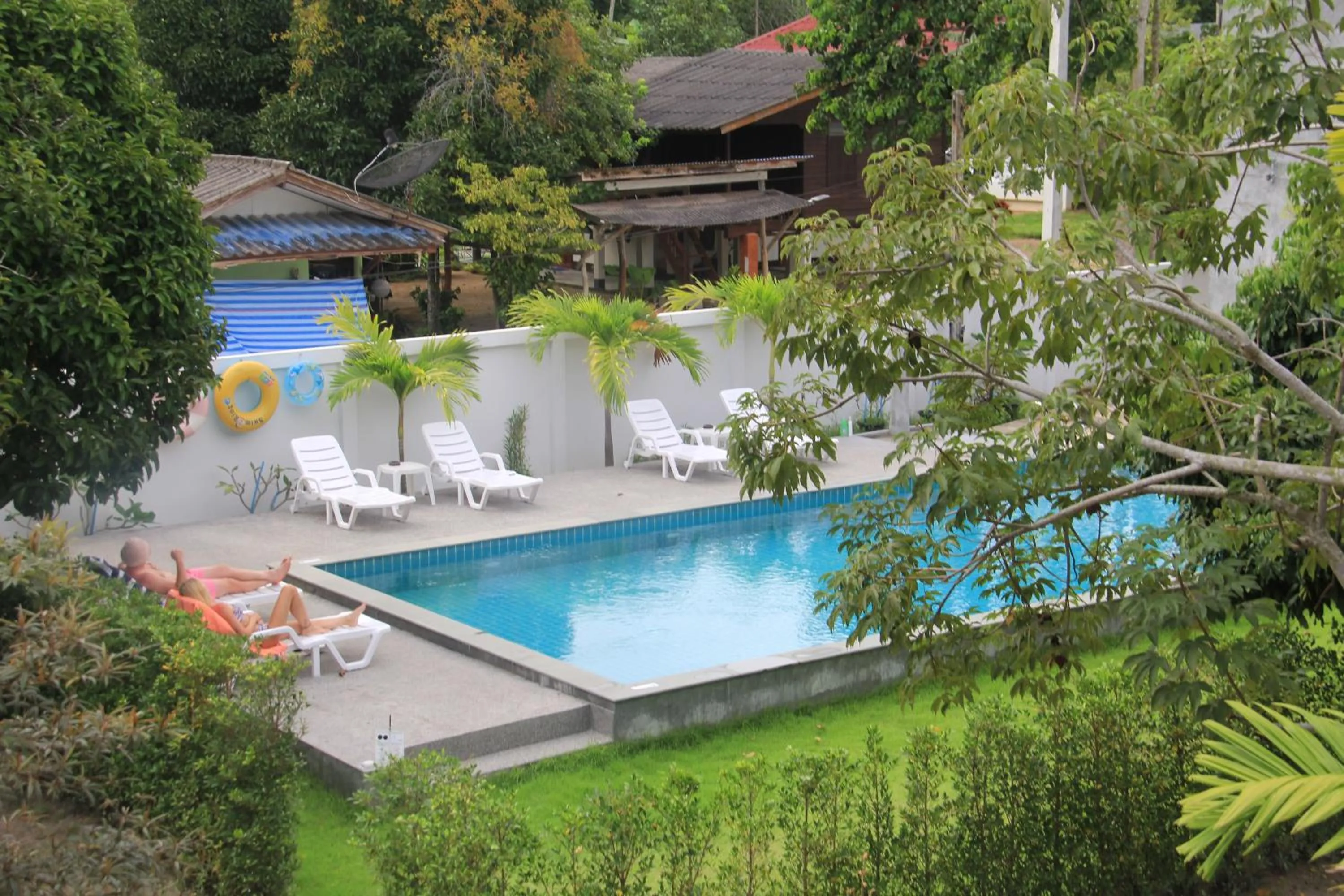 Swimming pool in Yangyai Garden Lodge