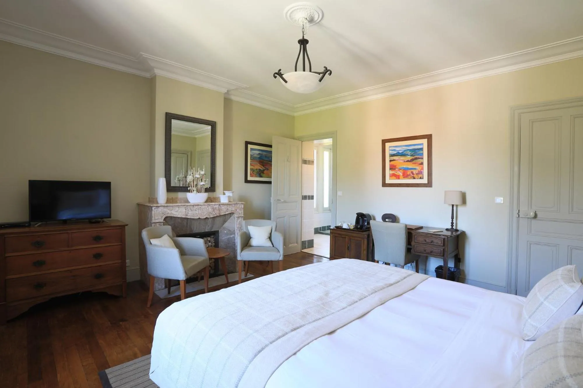 Double Room with Private Bathroom in La Villa de Mazamet