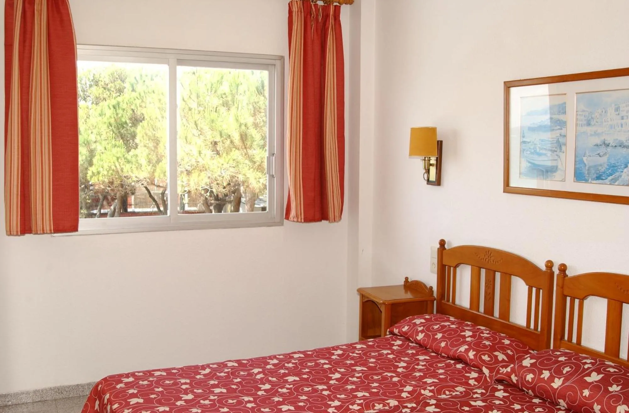 Photo of the whole room in Apartamentos Quintasol