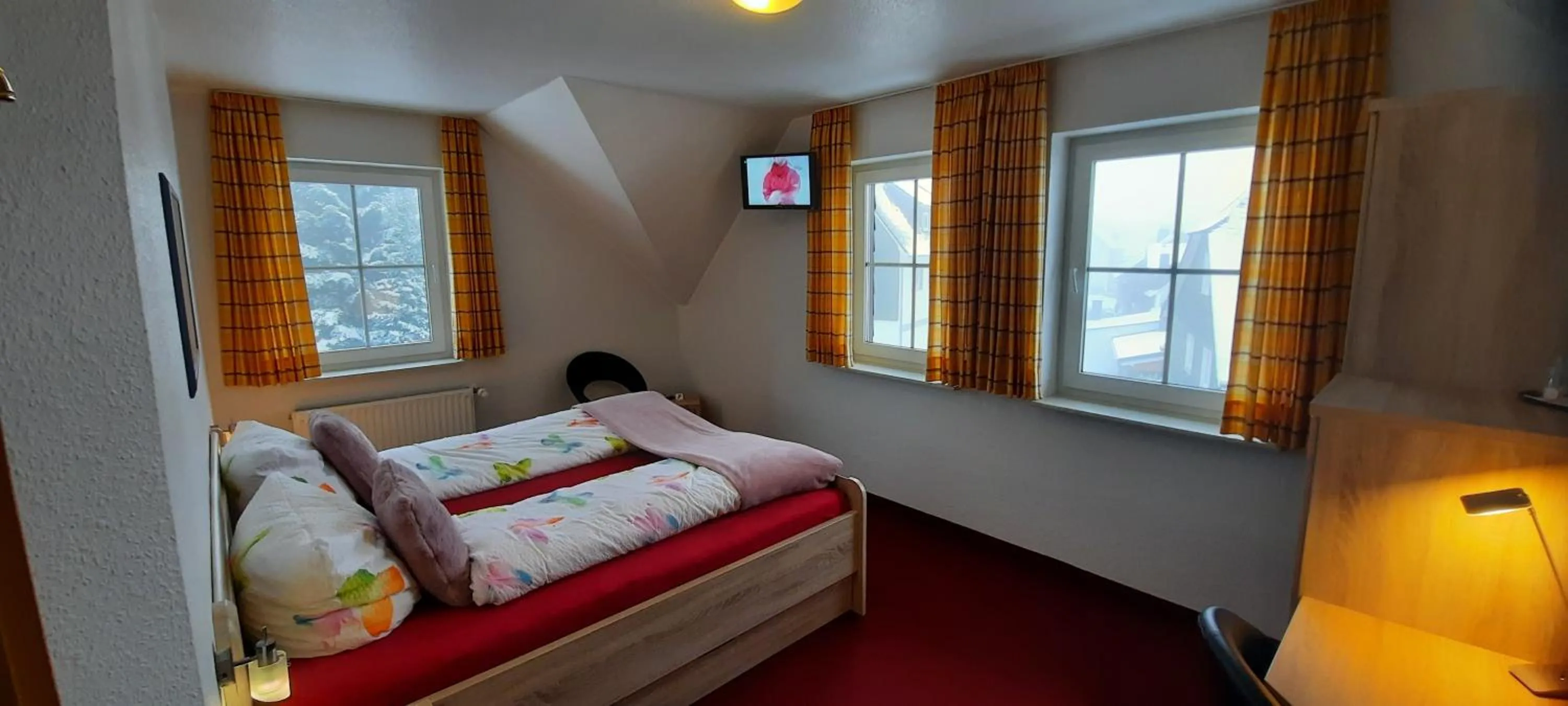 Bed in Hotel zum Kreuzberg