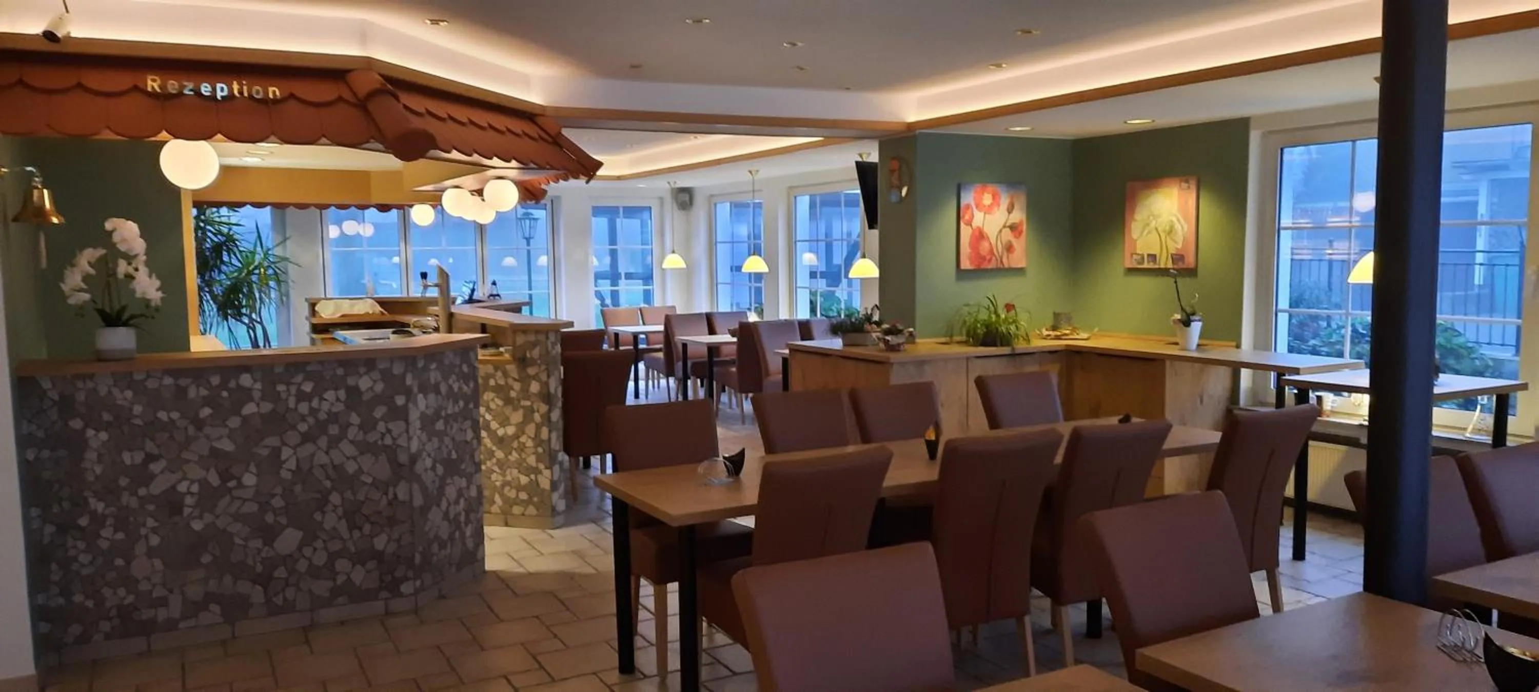 Restaurant/places to eat in Hotel zum Kreuzberg