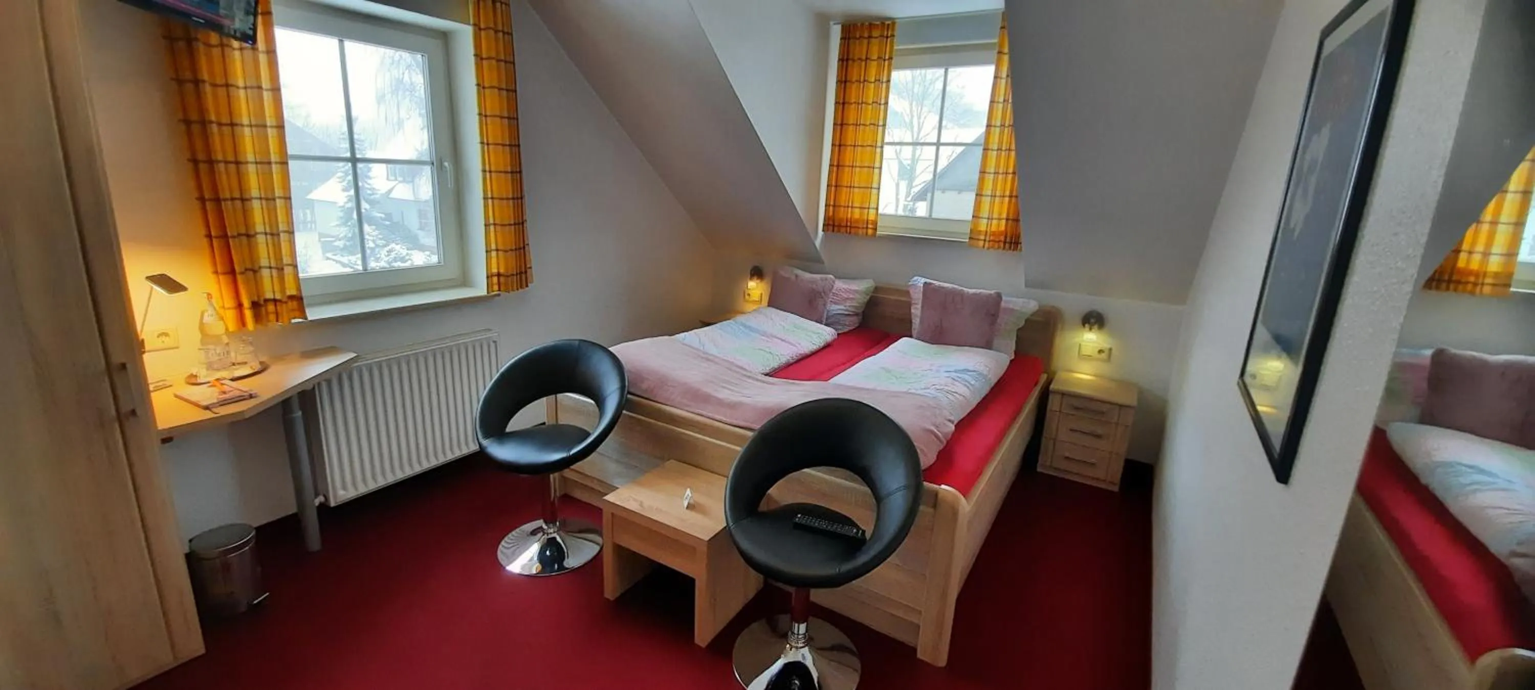 Living room, Bed in Hotel zum Kreuzberg