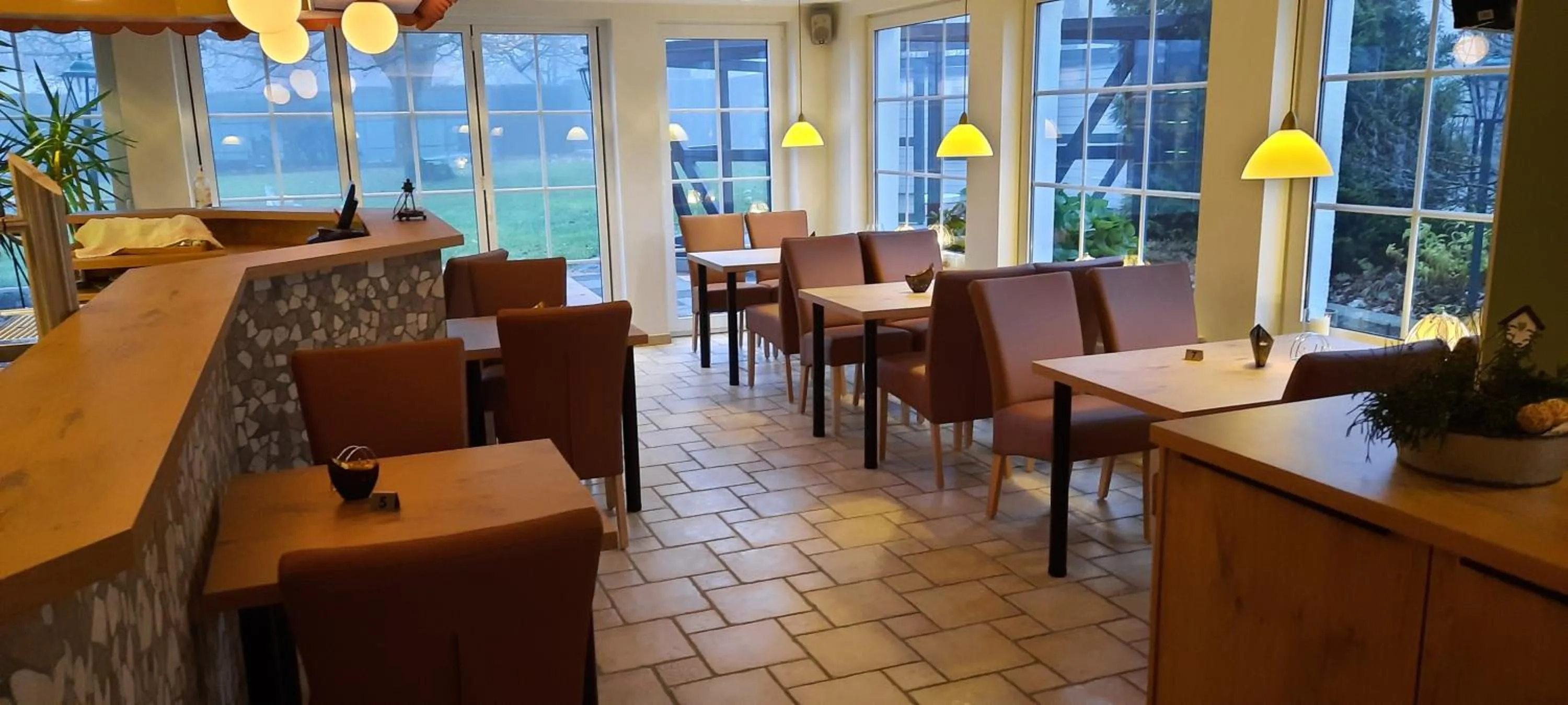 Restaurant/places to eat in Hotel zum Kreuzberg