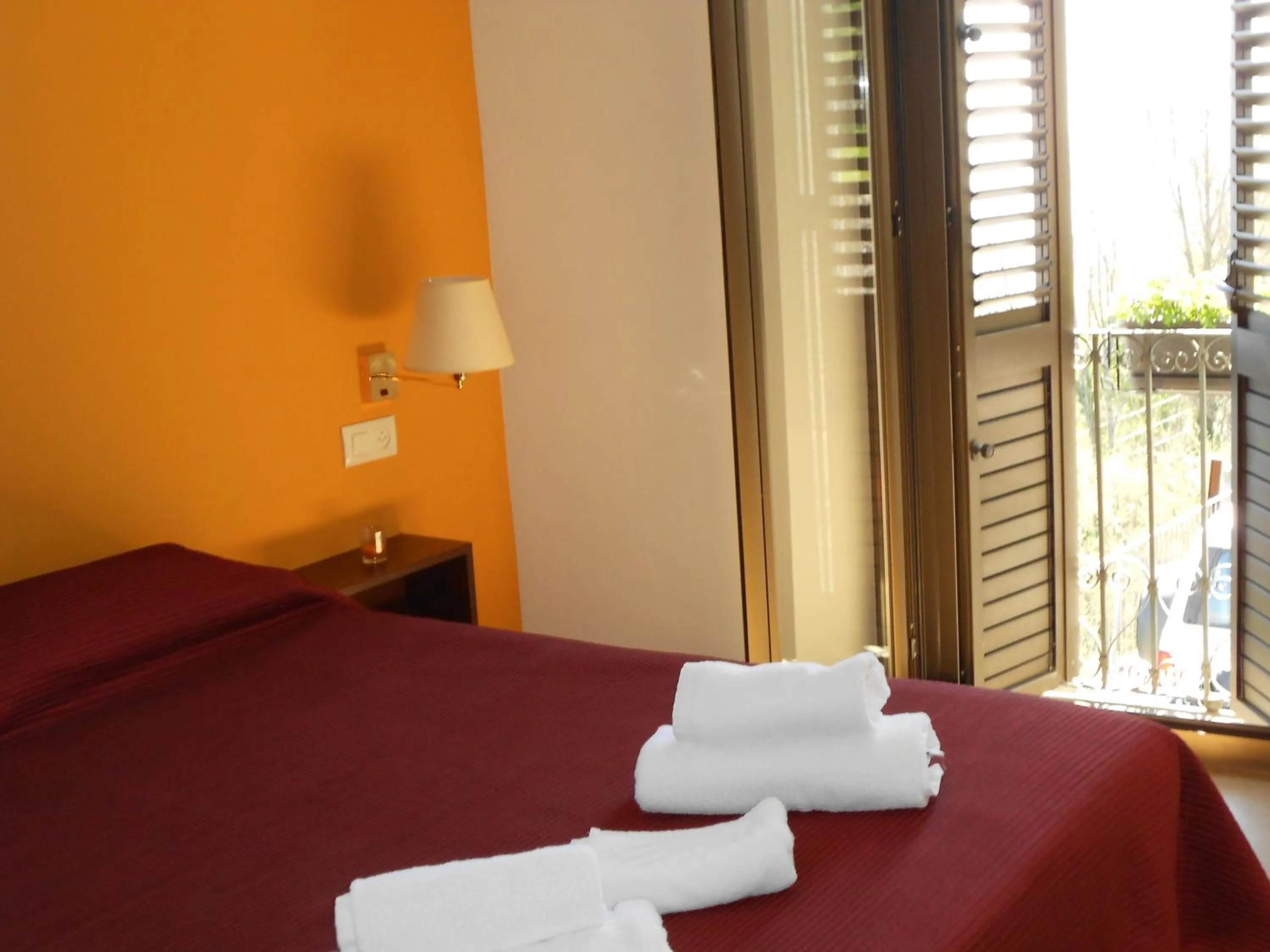 Day, Bed in Santuari de la Salut de Sant Feliu de Pallerols