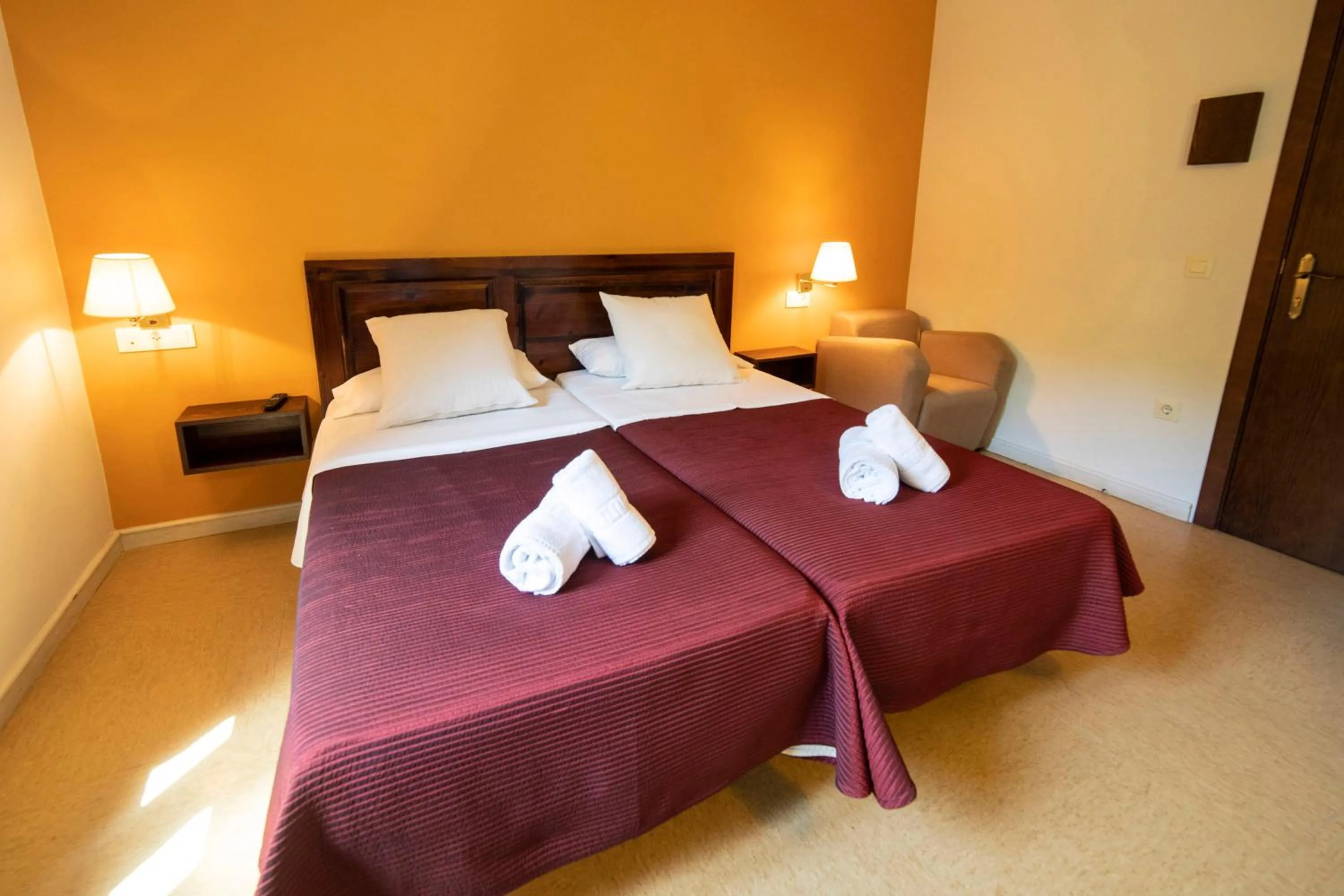 Photo of the whole room, Bed in Santuari de la Salut de Sant Feliu de Pallerols