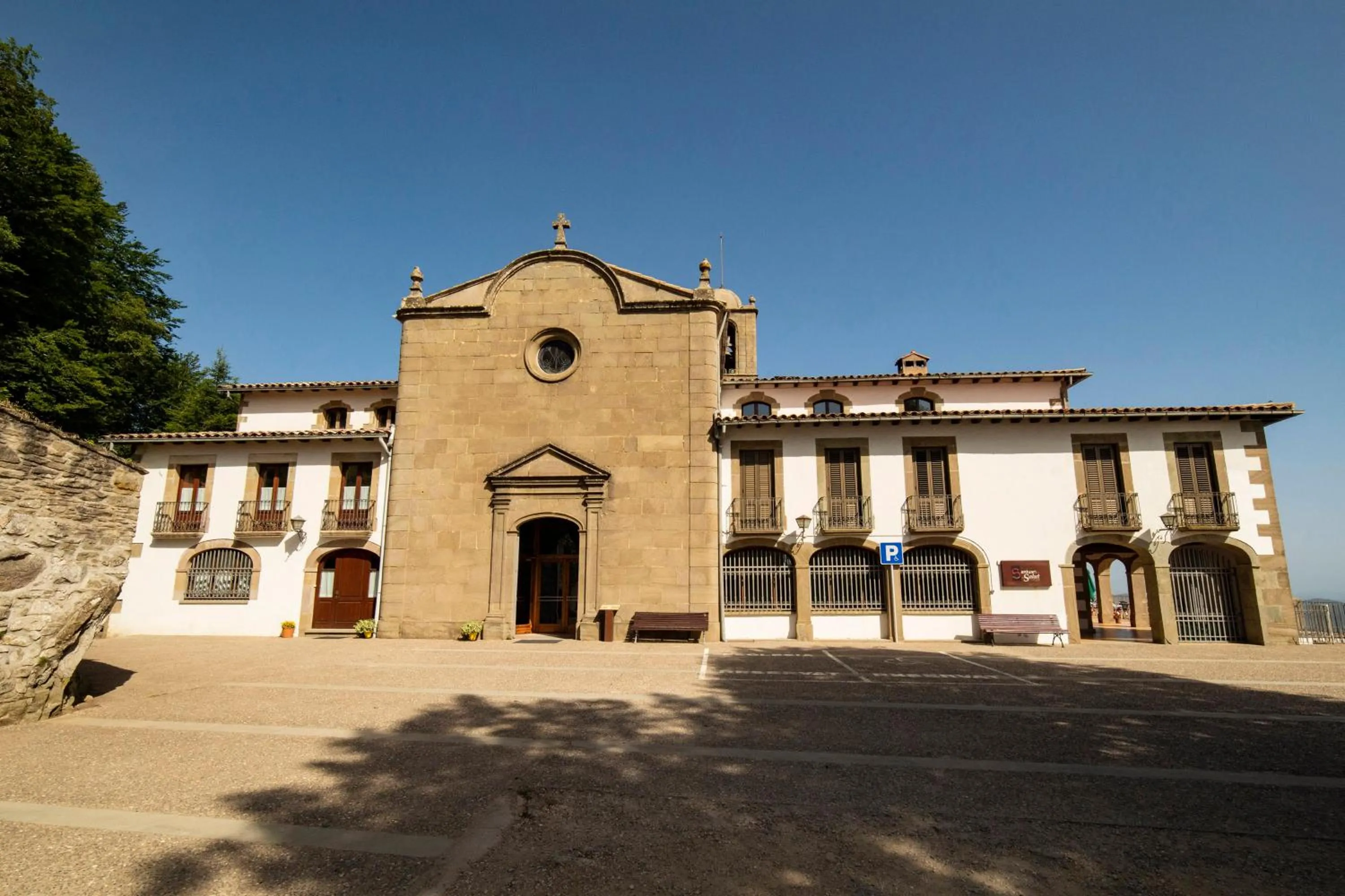 Santuari de la Salut de Sant Feliu de Pallerols