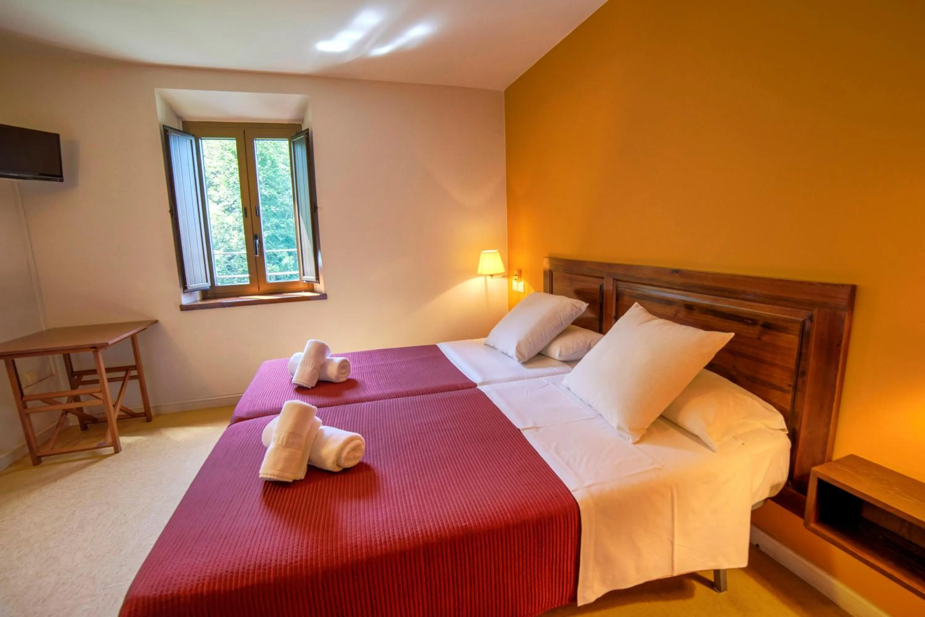 Photo of the whole room, Bed in Santuari de la Salut de Sant Feliu de Pallerols
