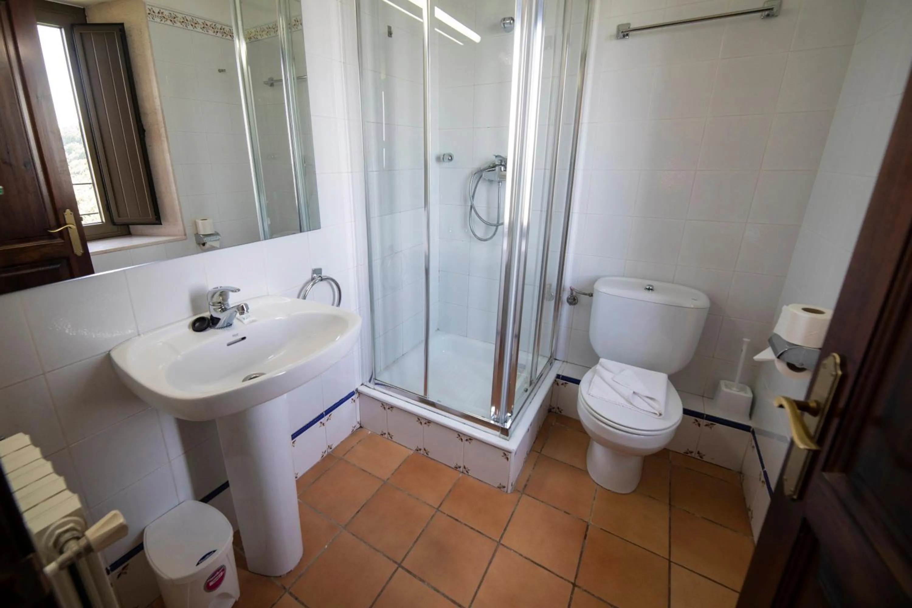 Bathroom in Santuari de la Salut de Sant Feliu de Pallerols
