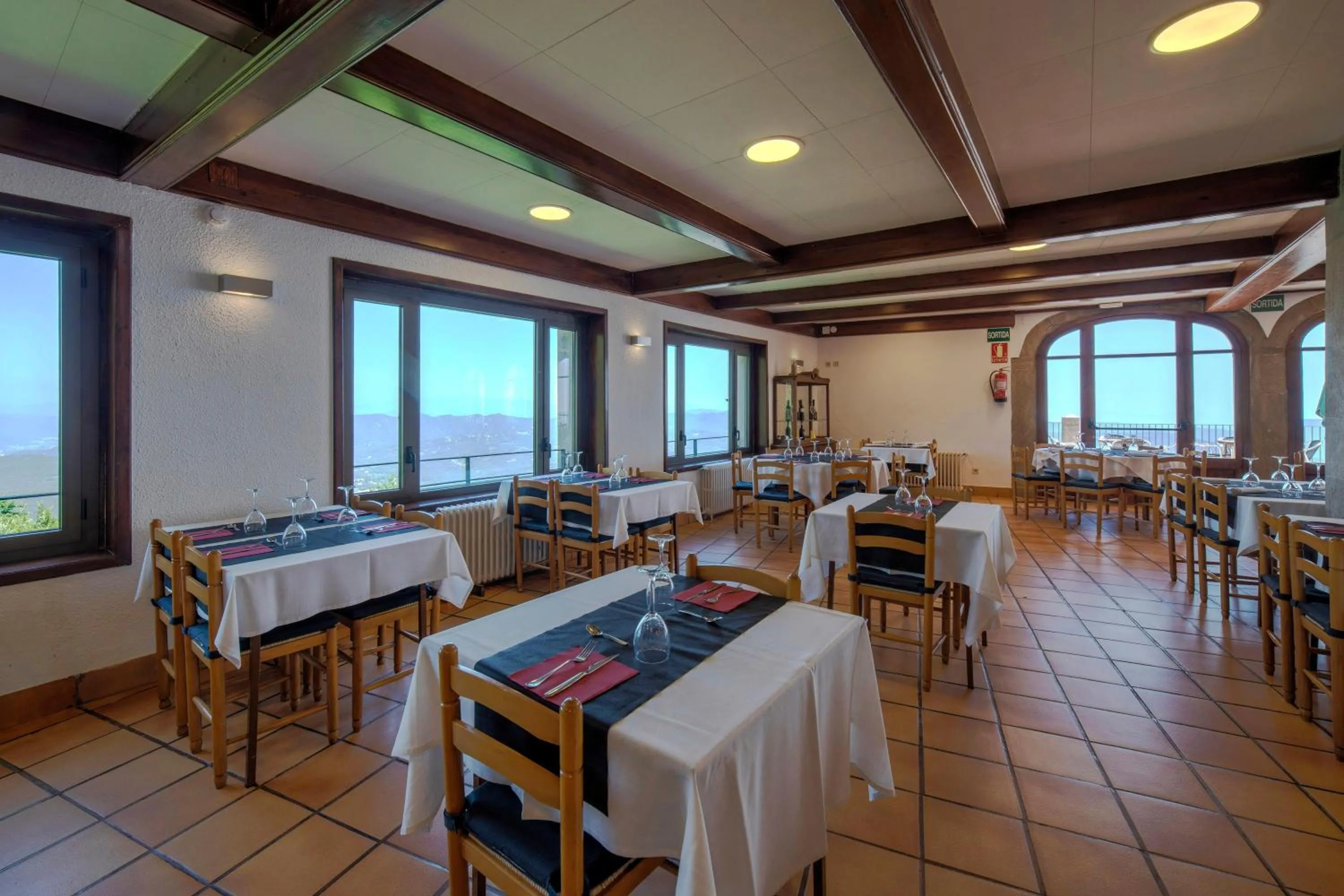 Restaurant/places to eat in Santuari de la Salut de Sant Feliu de Pallerols