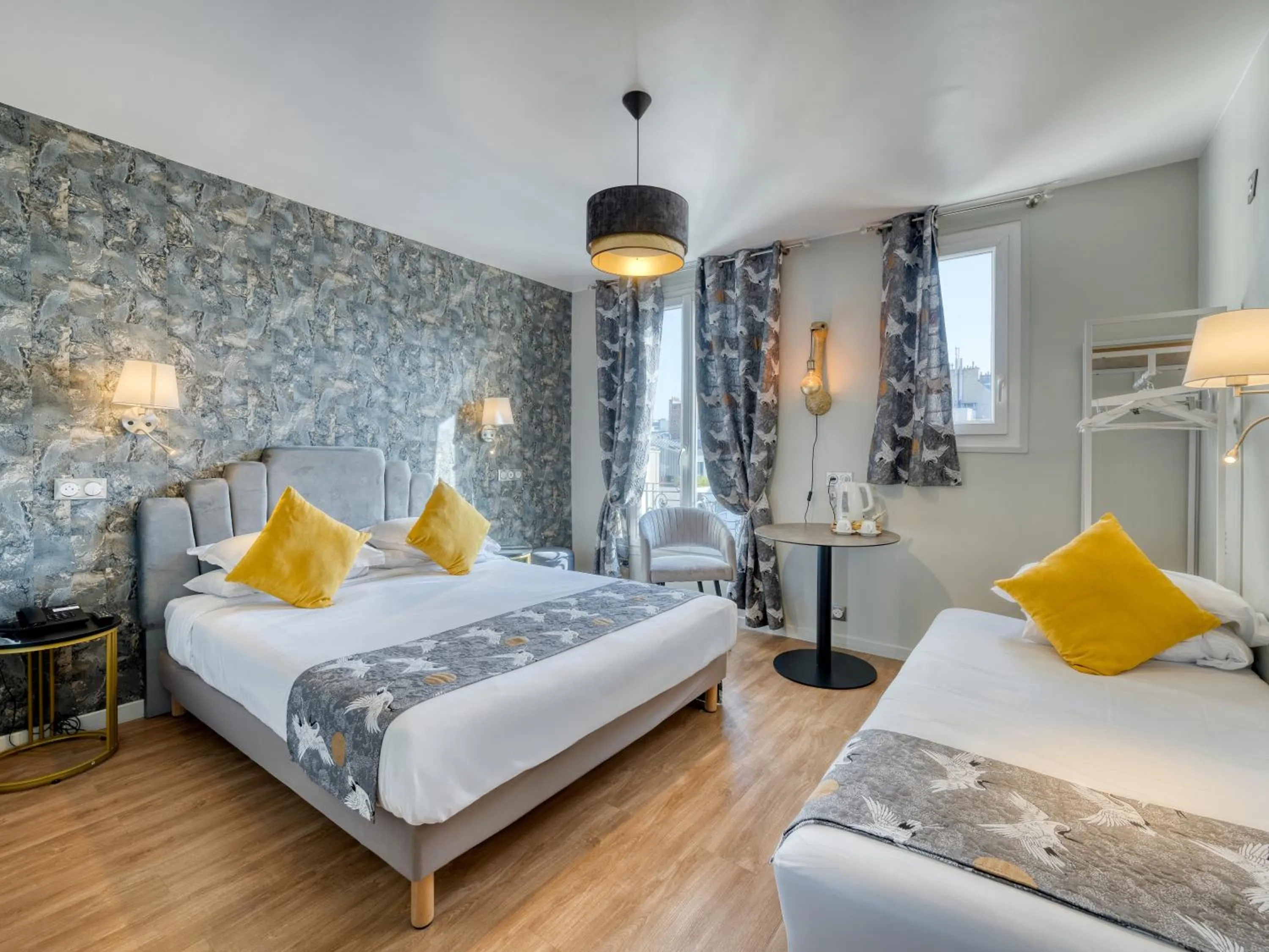 Photo of the whole room, Bed in Hotel de Belfort