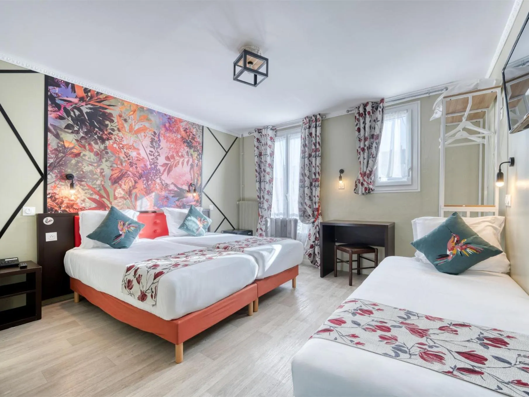 Photo of the whole room, Bed in Hotel de Belfort