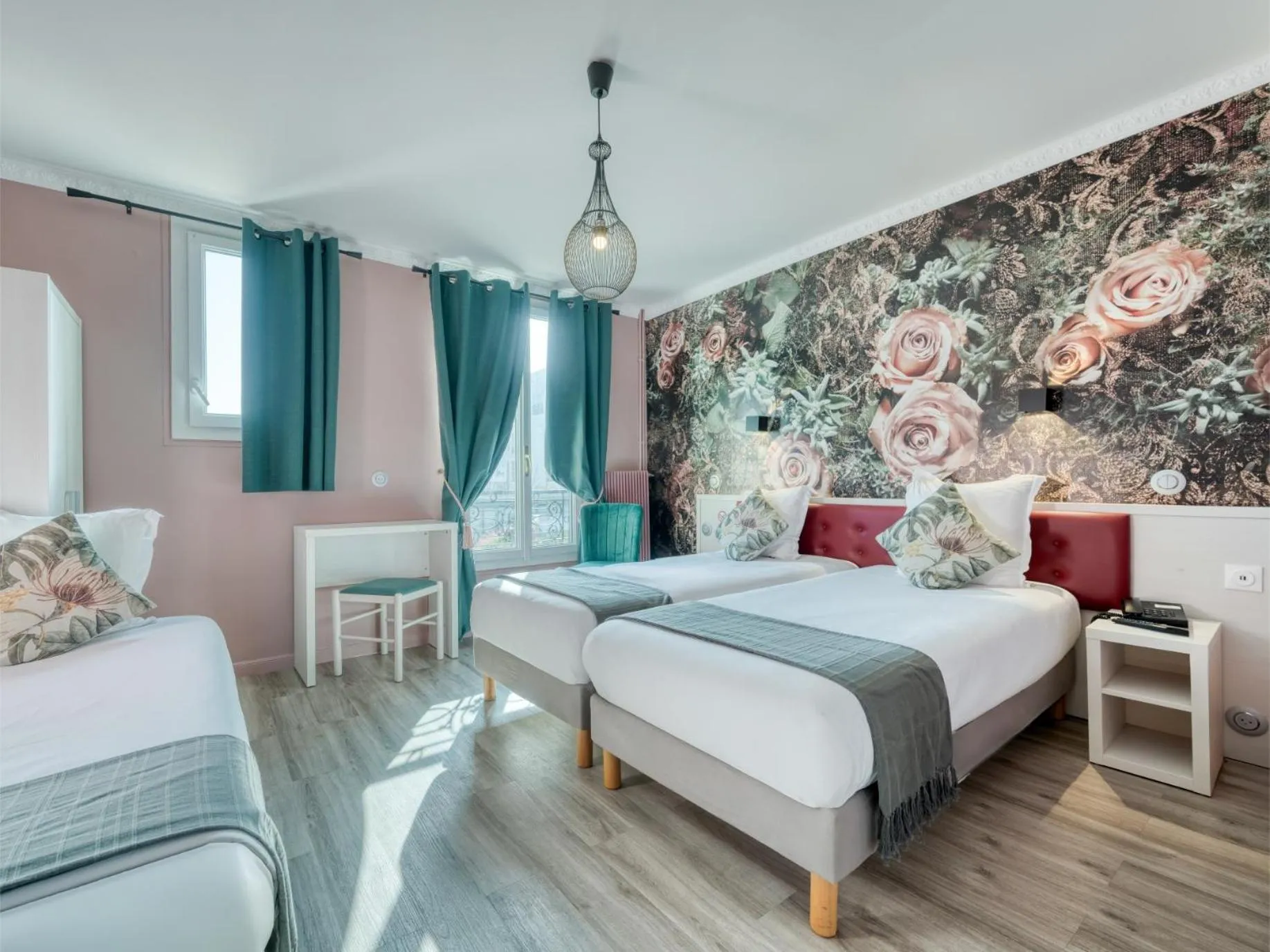 Photo of the whole room, Bed in Hotel de Belfort