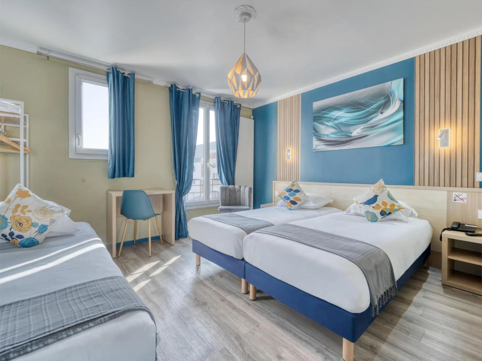 Photo of the whole room, Bed in Hotel de Belfort