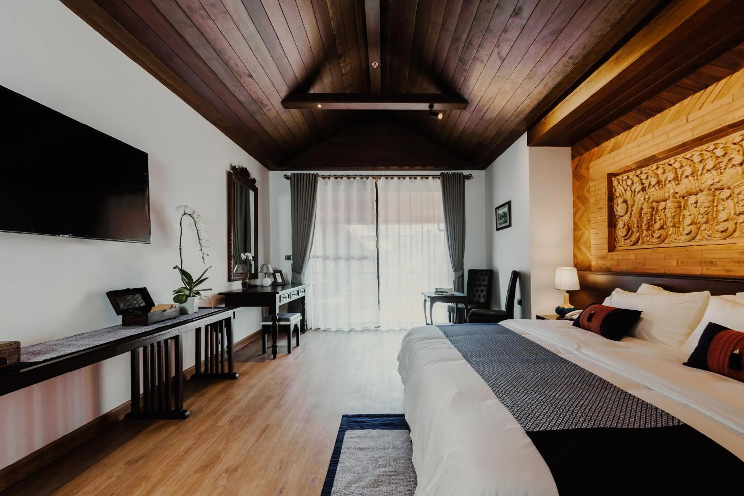 Bedroom, Bed in Phor Liang Meun Terracotta Arts