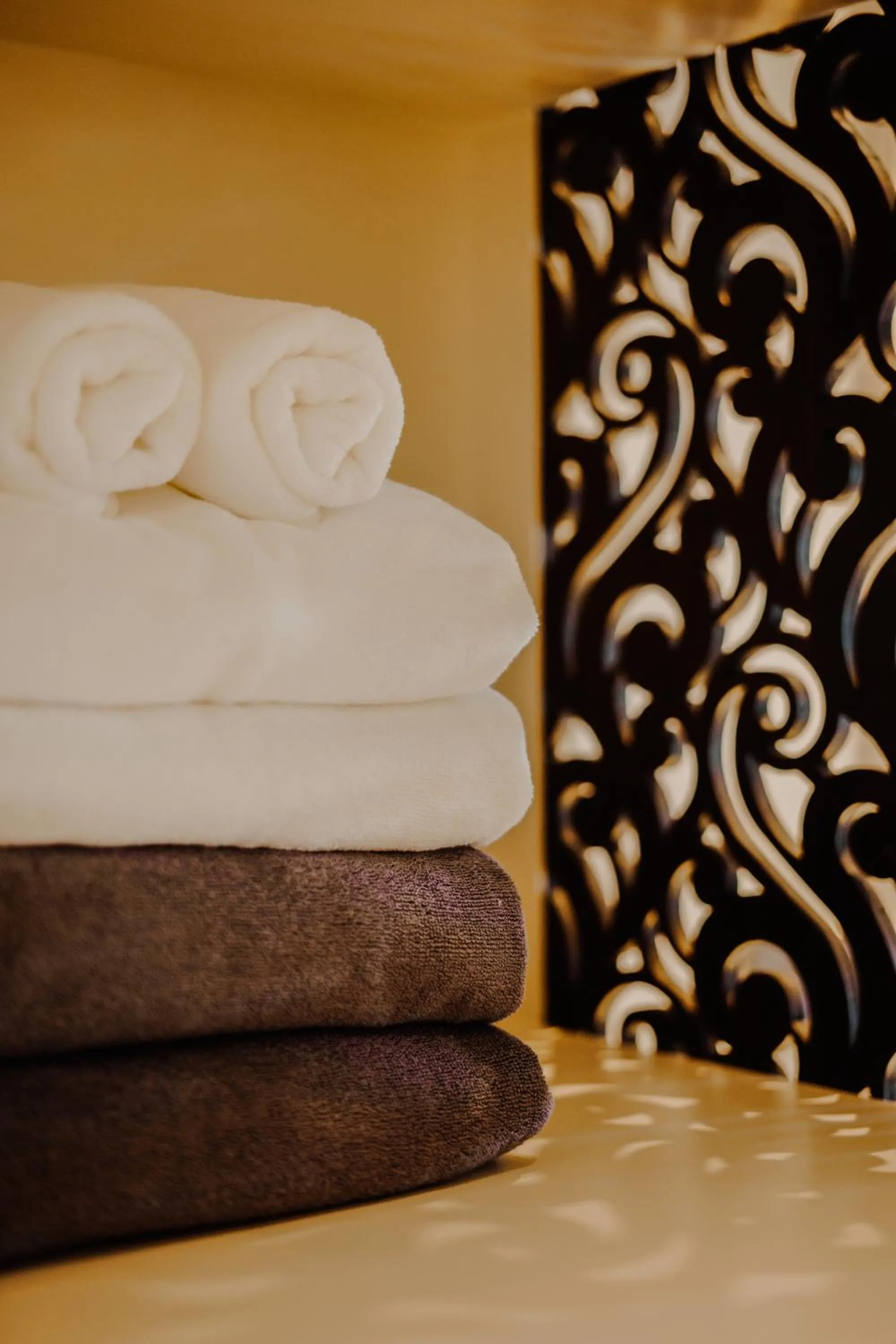 Photo of the whole room, Bed in Phor Liang Meun Terracotta Arts