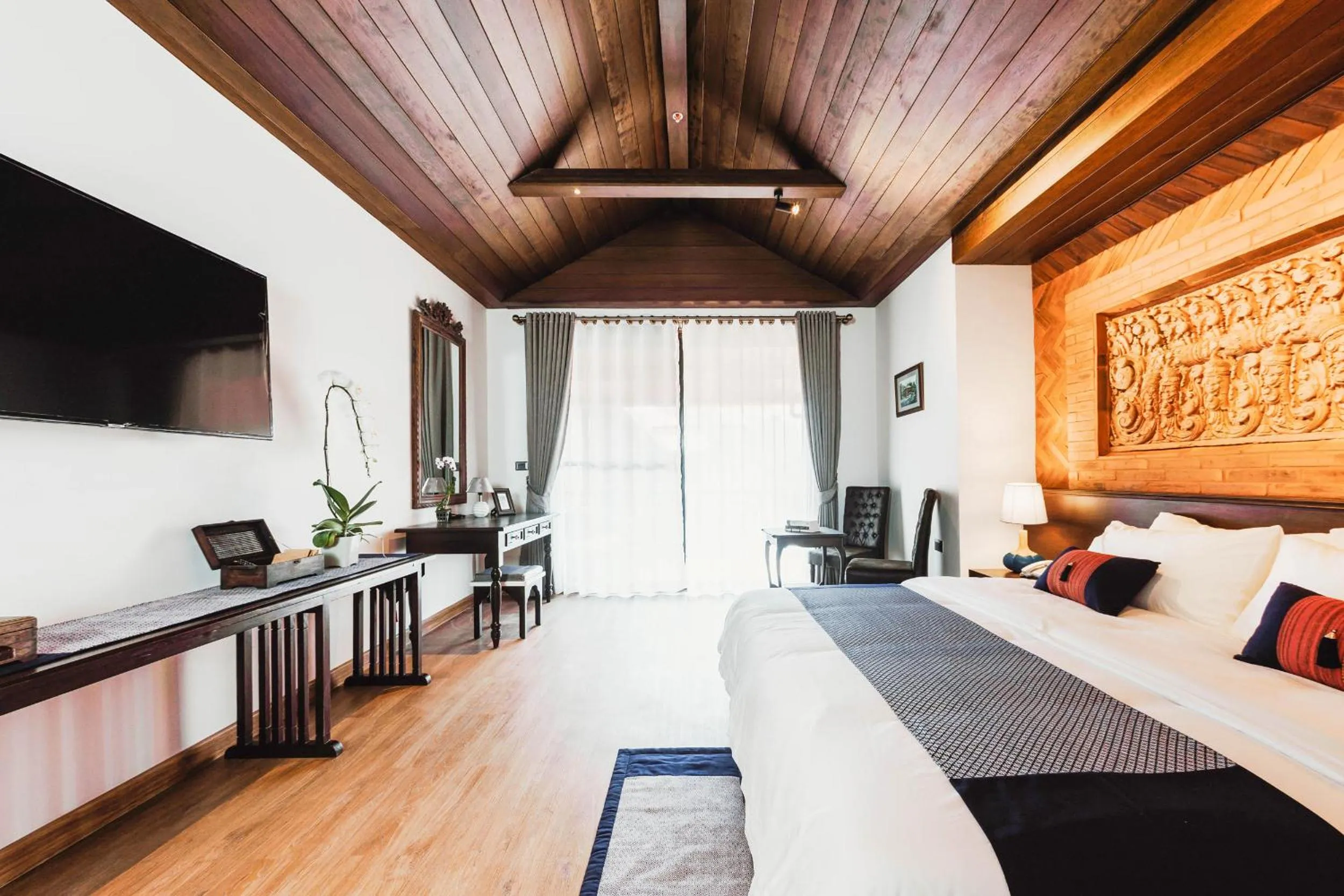 Bedroom, Bed in Phor Liang Meun Terracotta Arts