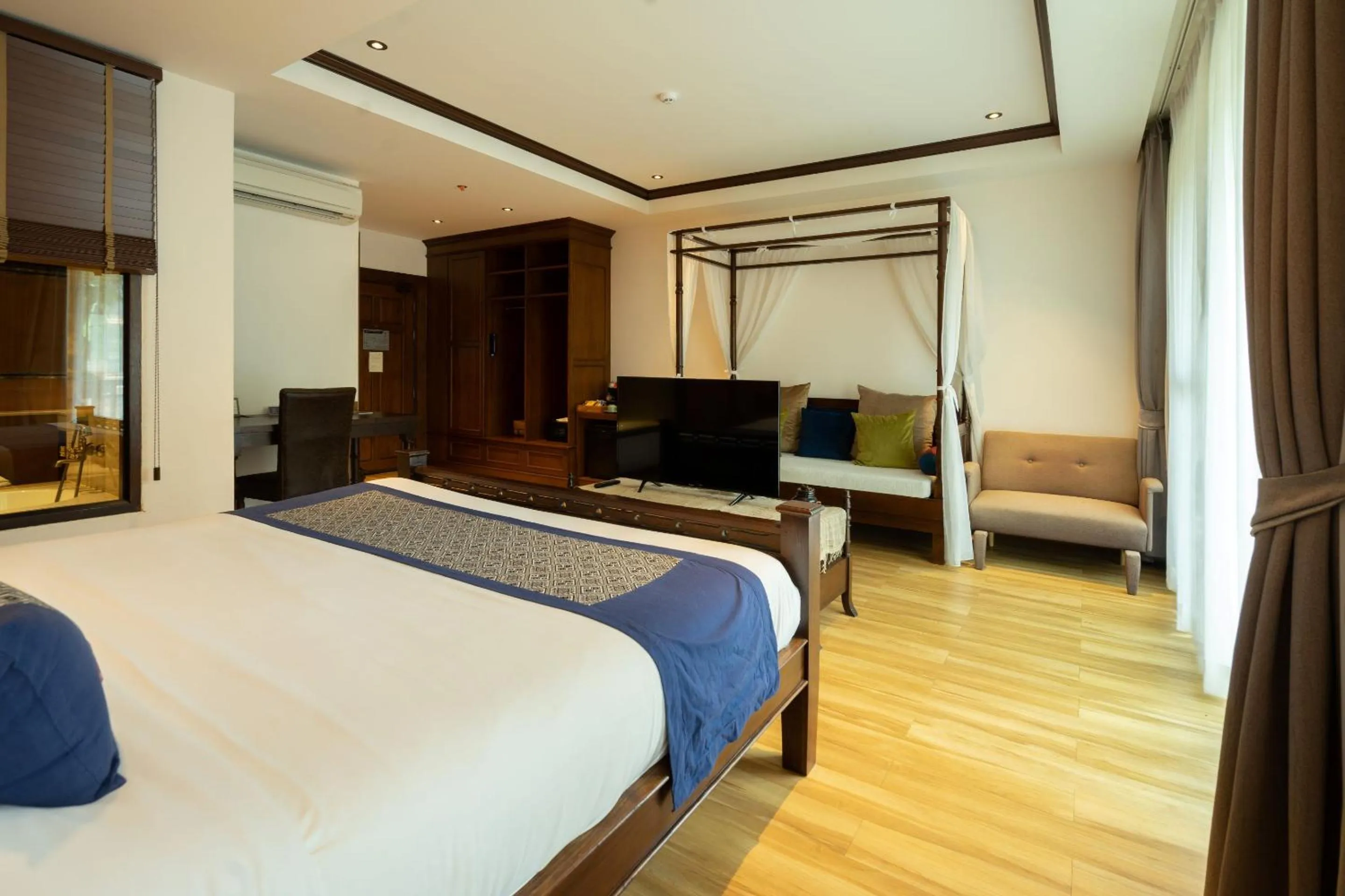 Bedroom, Bed in Phor Liang Meun Terracotta Arts