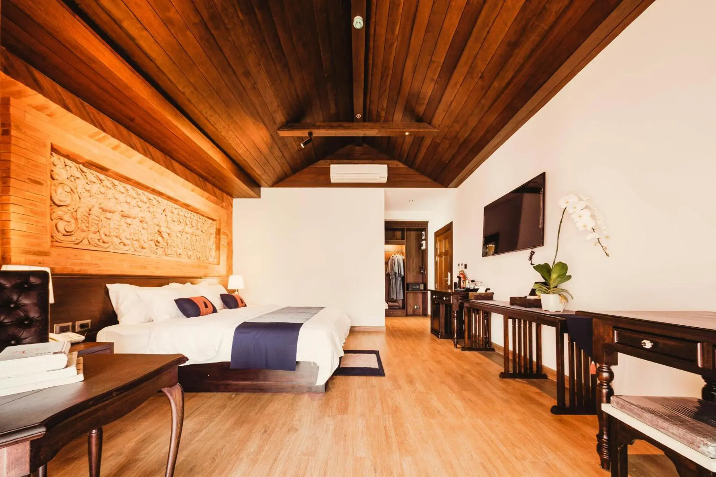 Bed in Phor Liang Meun Terracotta Arts Bed in Phor Liang Meun Terracotta Arts