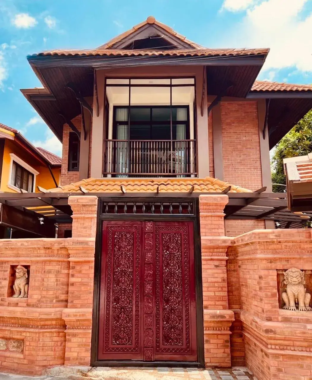 Facade/entrance in Phor Liang Meun Terracotta Arts Facade/entrance in Phor Liang Meun Terracotta Arts