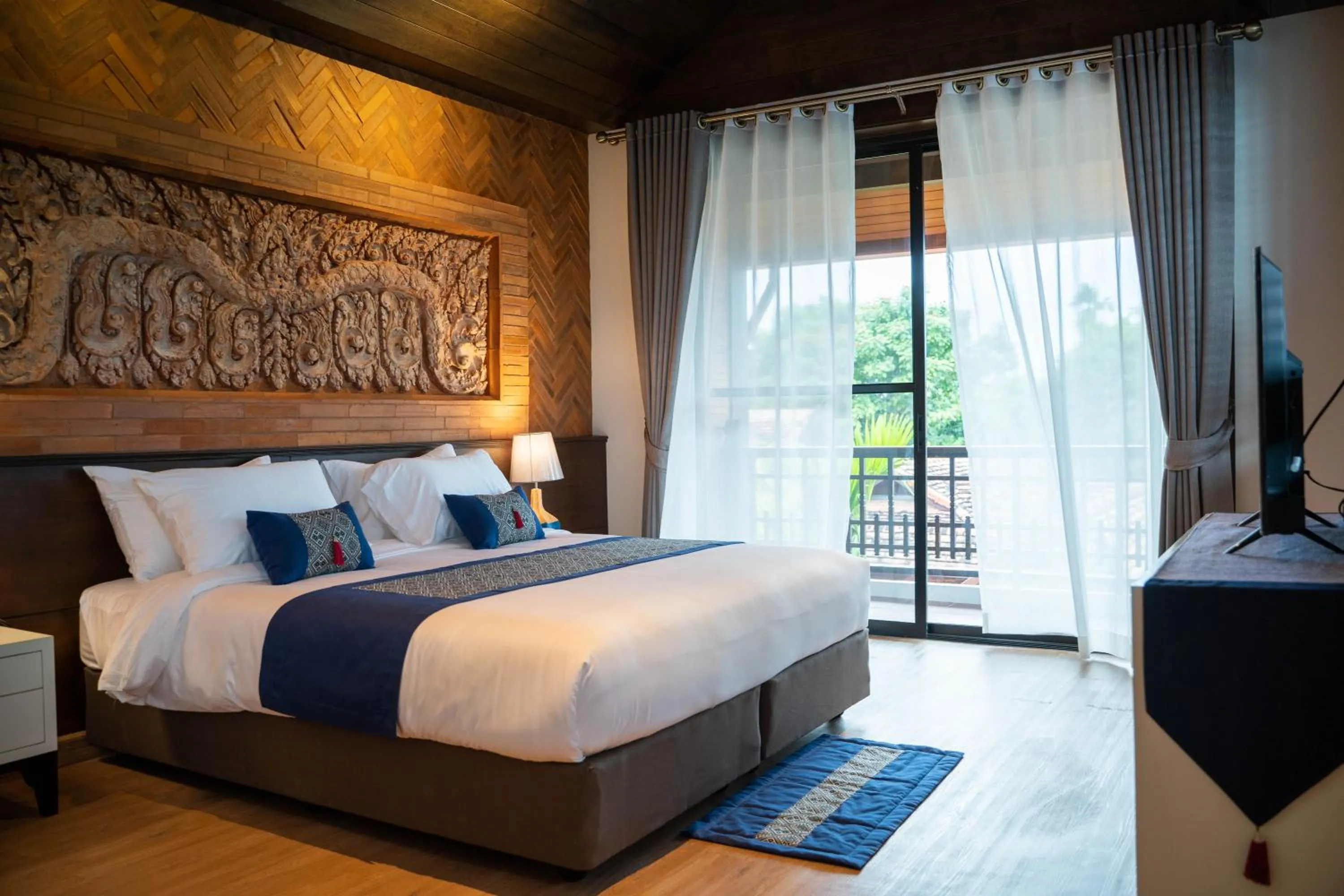 Bedroom, Bed in Phor Liang Meun Terracotta Arts