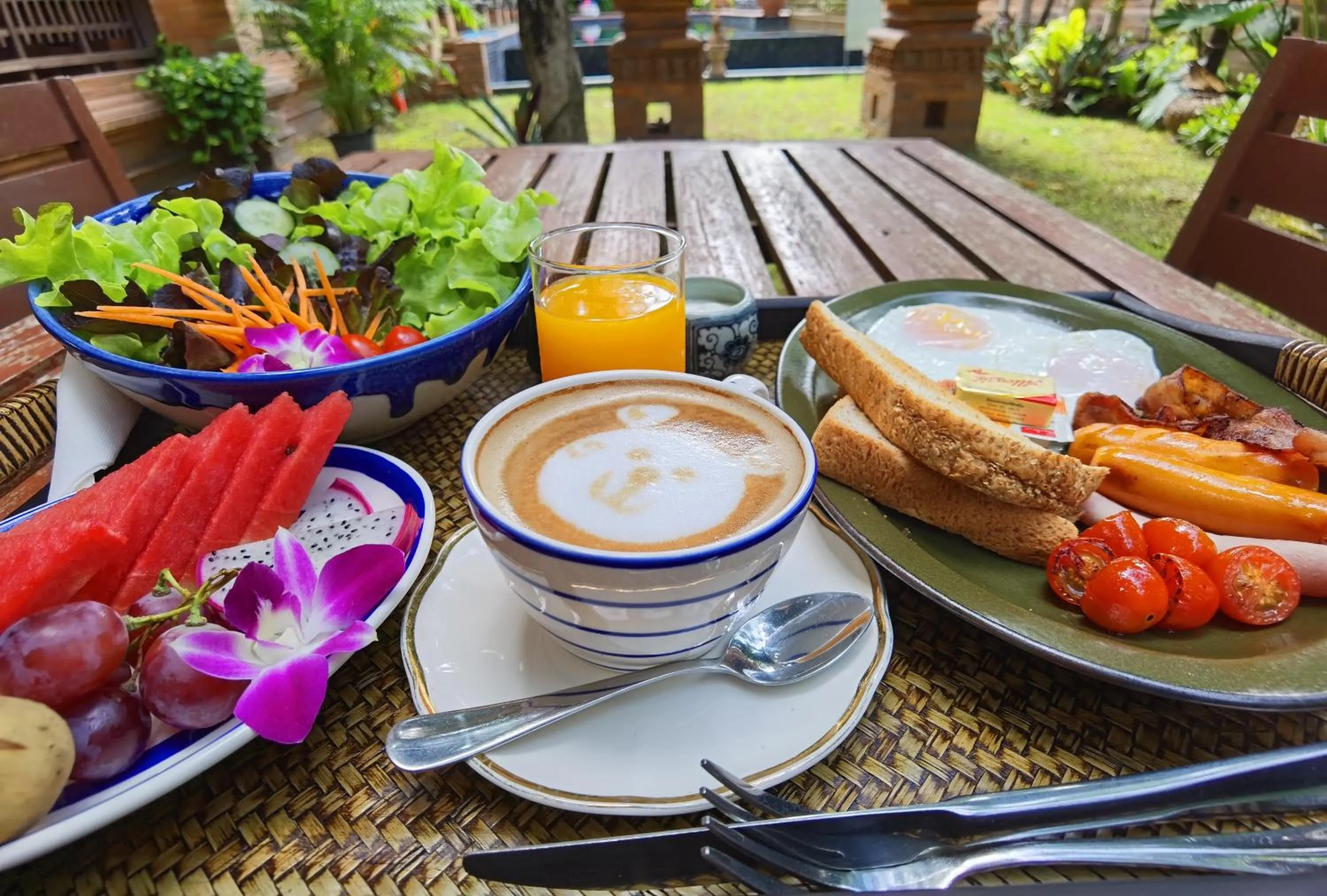 Breakfast in Phor Liang Meun Terracotta Arts