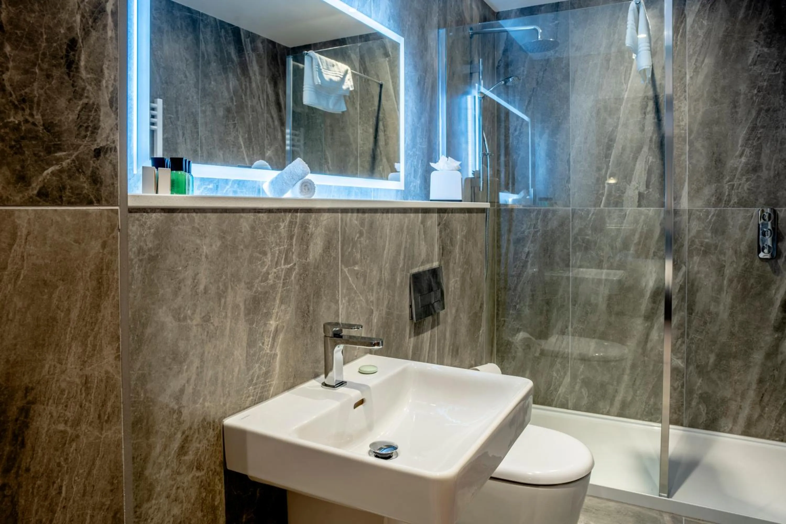 Shower in Star Hotel Kingussie