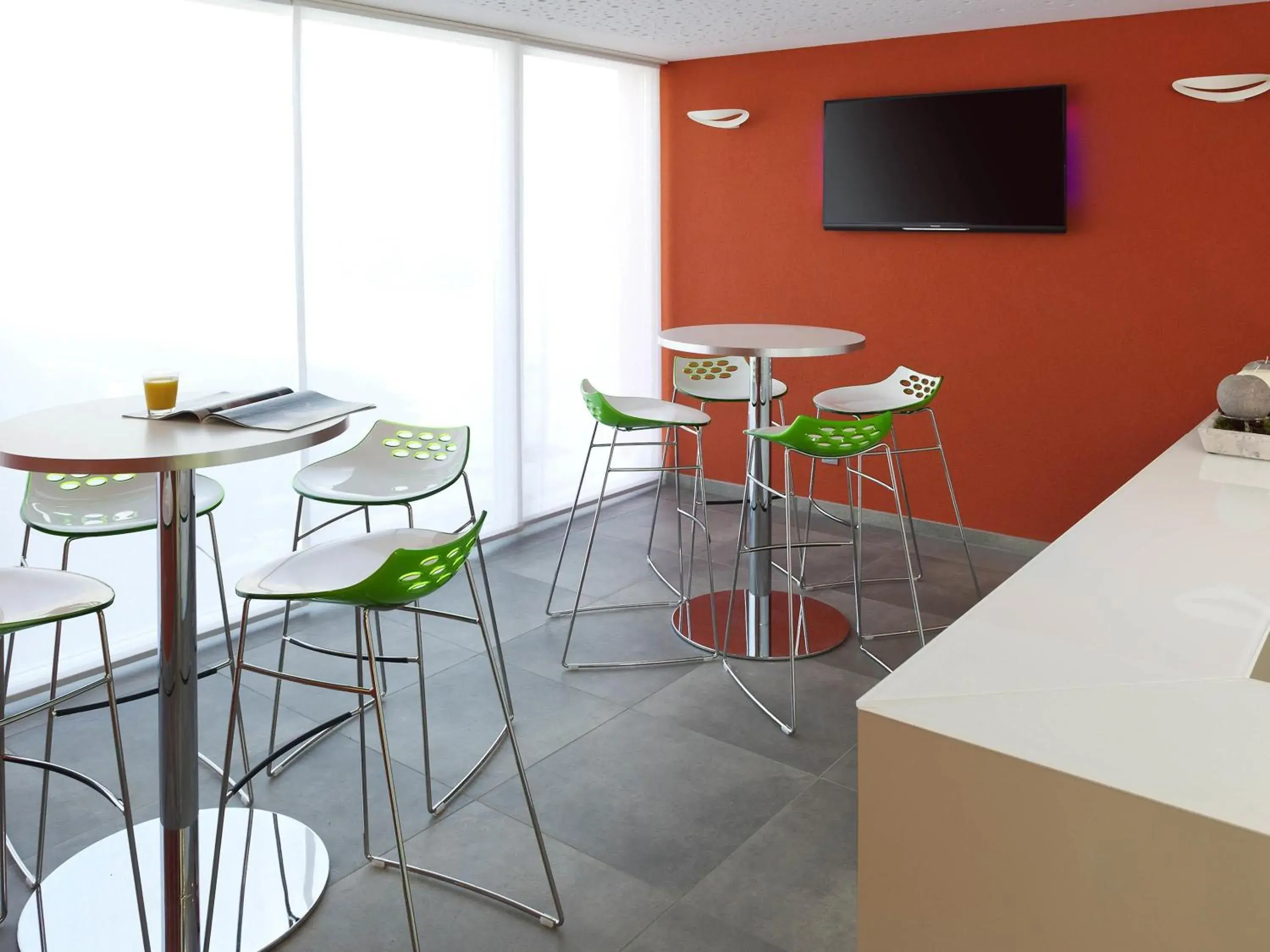 Lounge or bar in Ibis Styles Nivelles Lounge or bar in Ibis Styles Nivelles