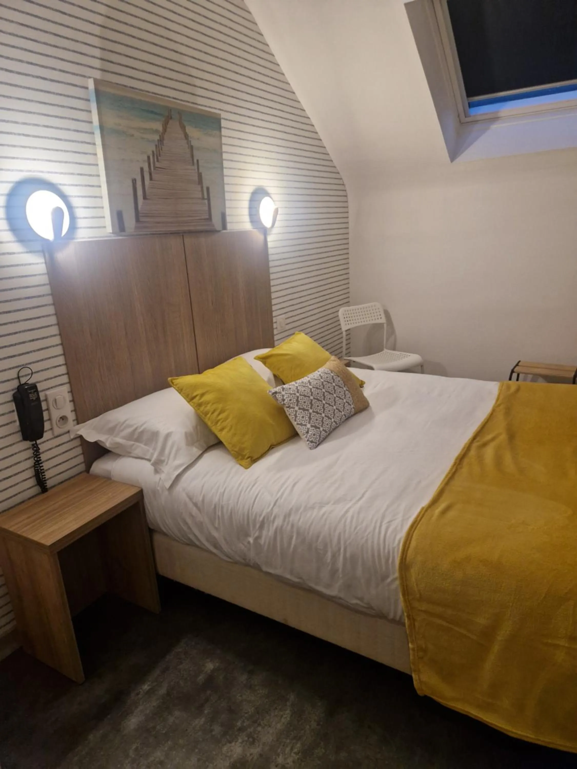 Bed in Hotel La Voilerie Cancale bord de mer