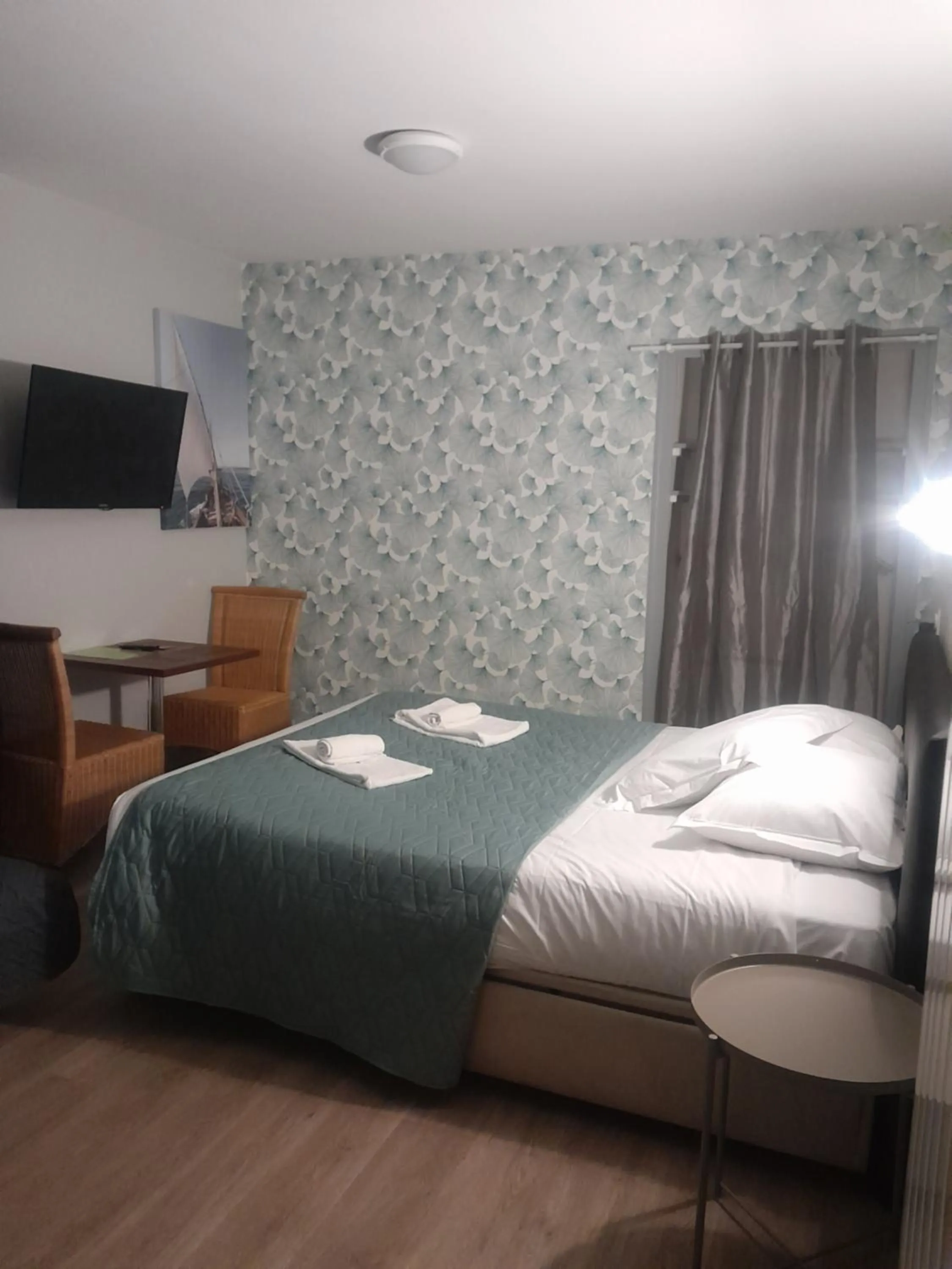 Bed in Hotel La Voilerie Cancale bord de mer