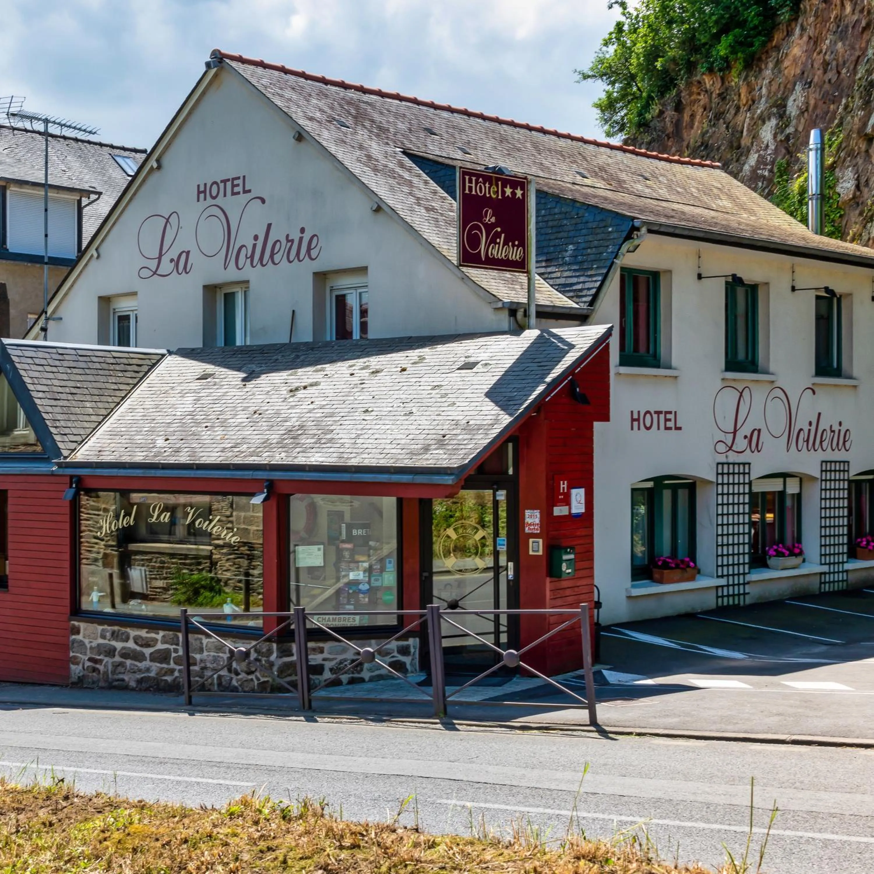 Street view in Hotel La Voilerie Cancale bord de mer