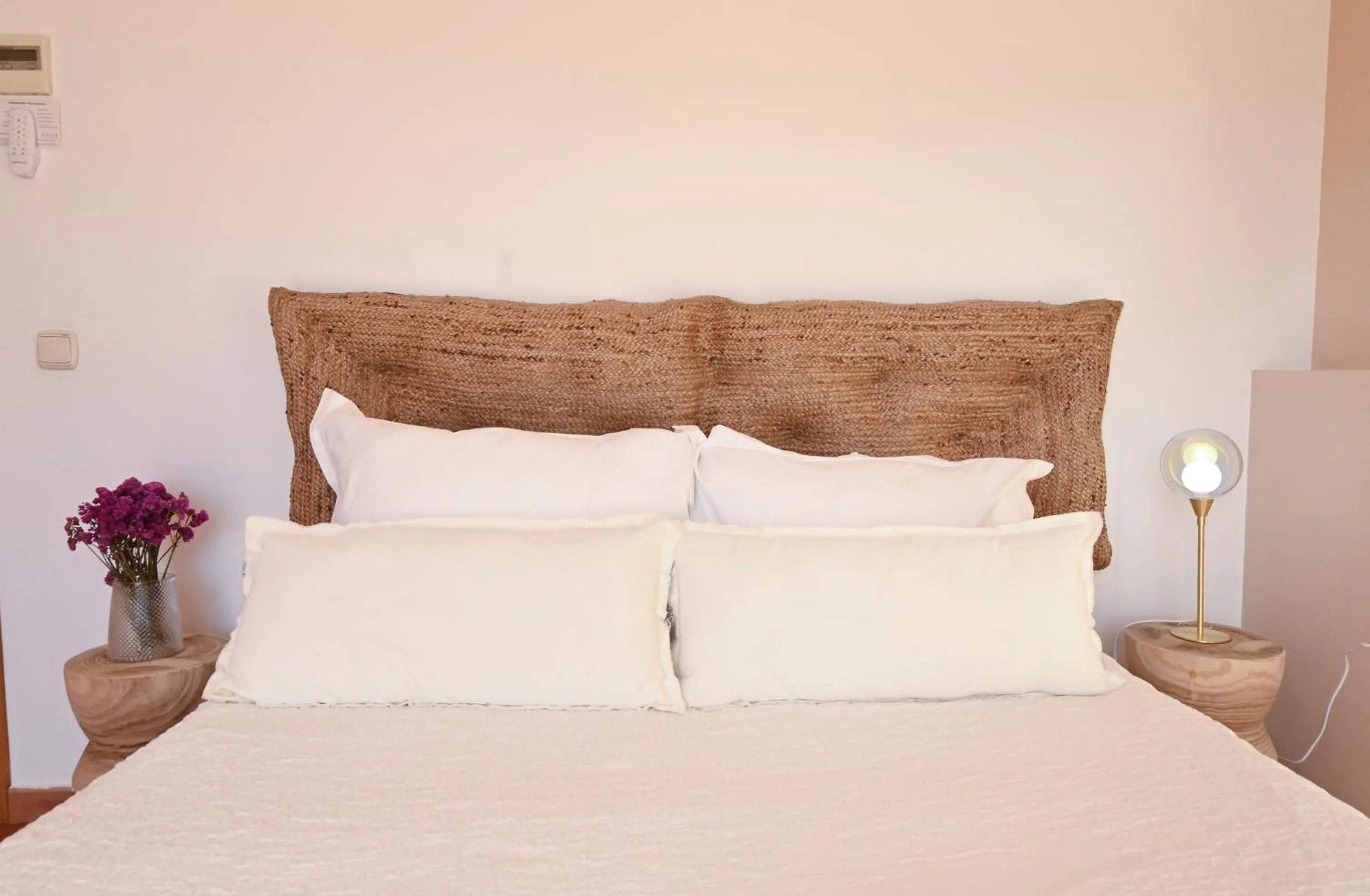 Photo of the whole room, Bed in Villa Alegre Playa Calpe Grupo Terra de Mar, alojamientos con encanto