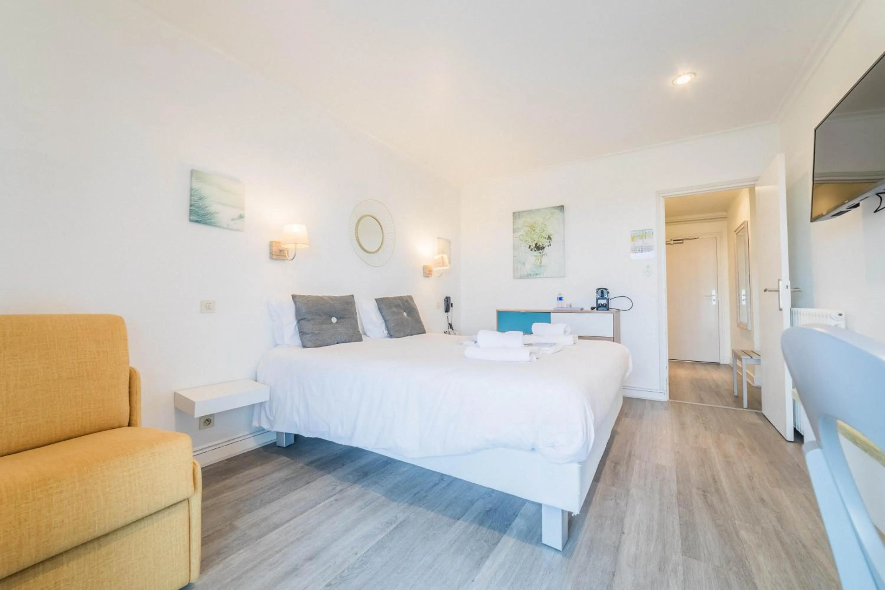 Bed in Logis Hôtel le Relais du Bas Limousin