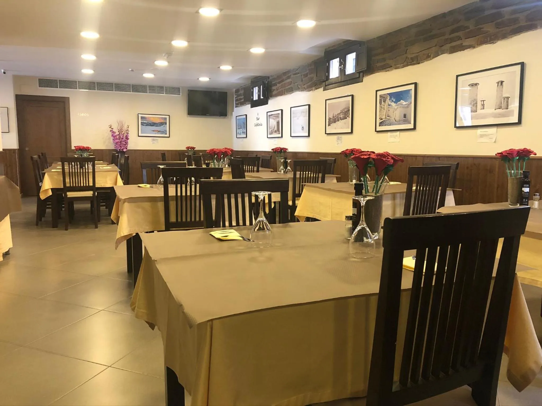 Restaurant/places to eat in Hotel Rural Real de Poqueira