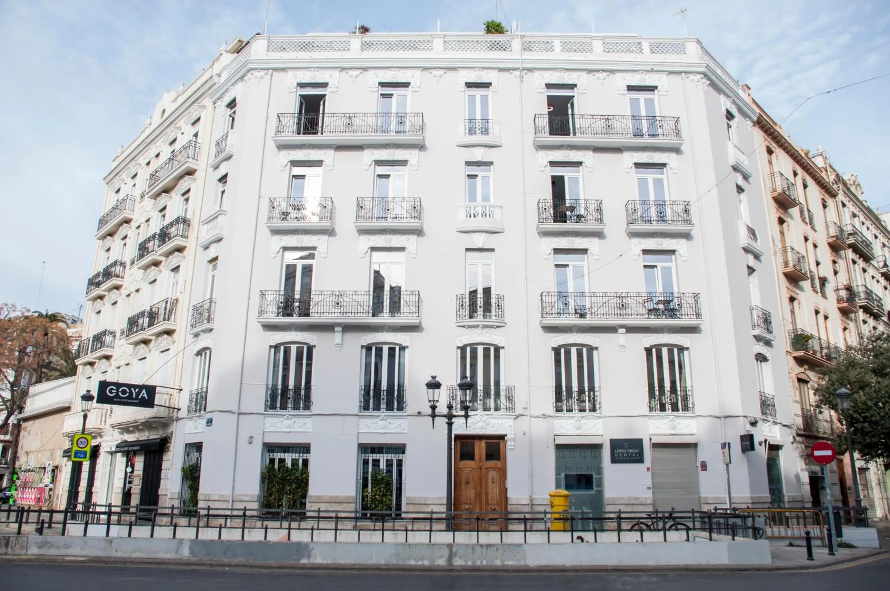 Property building in Valencia Apartamentos Goya