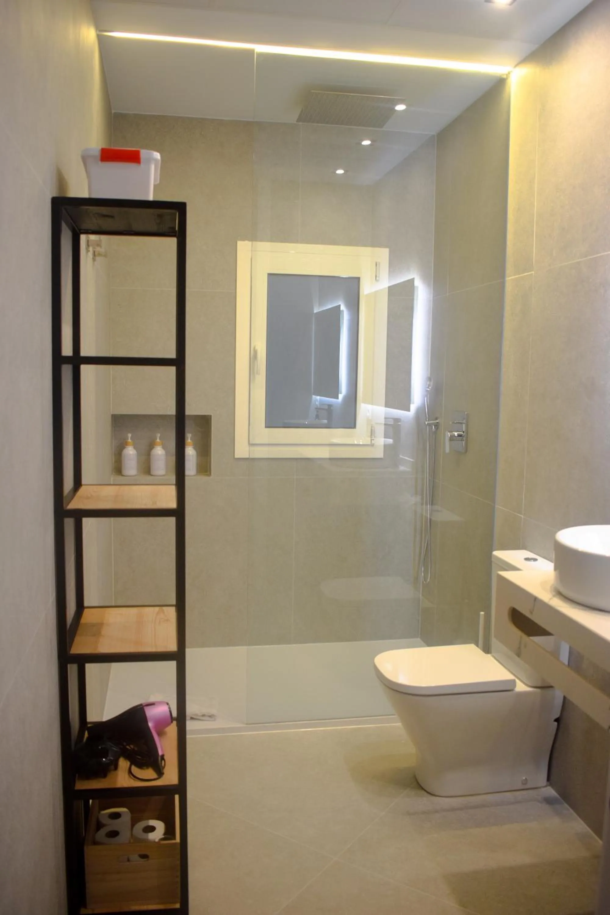 Shower in Valencia Apartamentos Goya