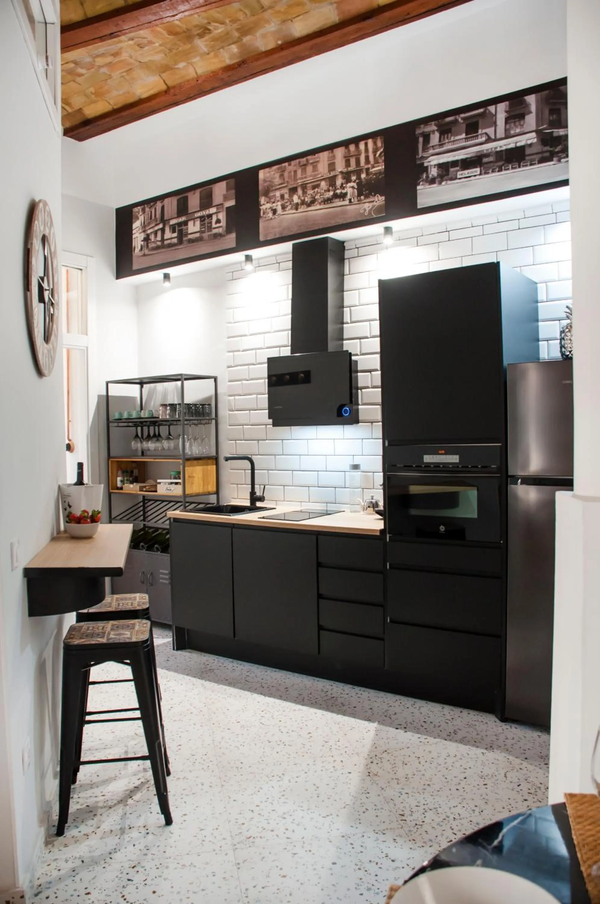 Kitchen or kitchenette in Valencia Apartamentos Goya