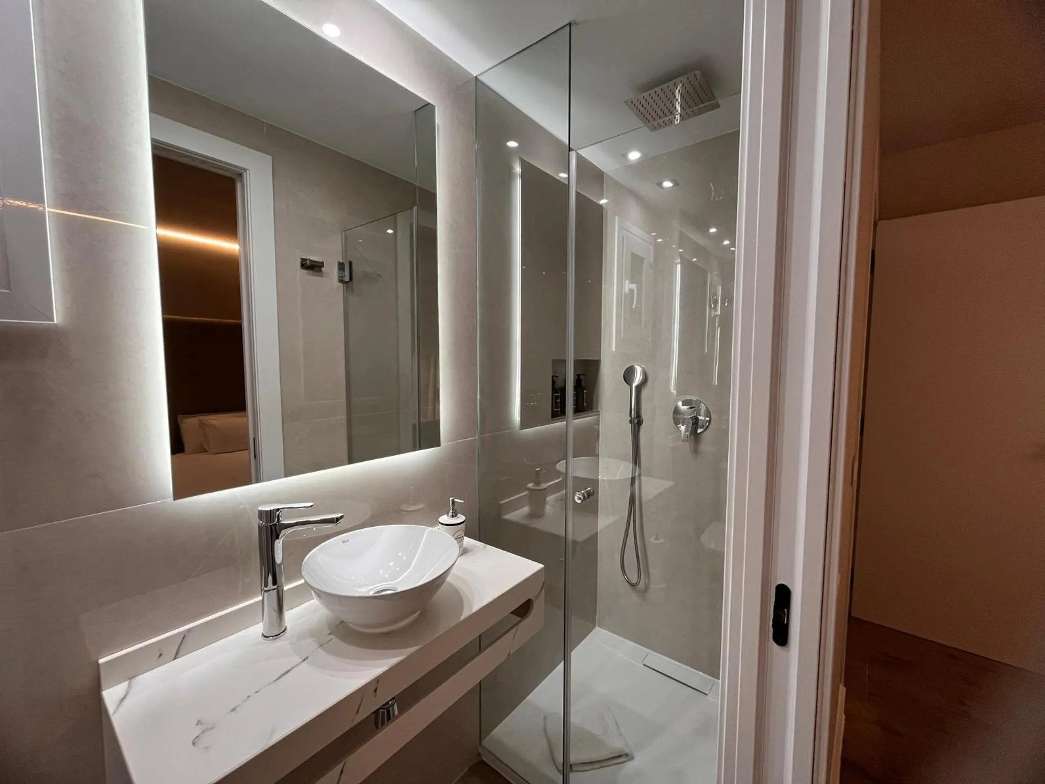 Shower in Valencia Apartamentos Goya