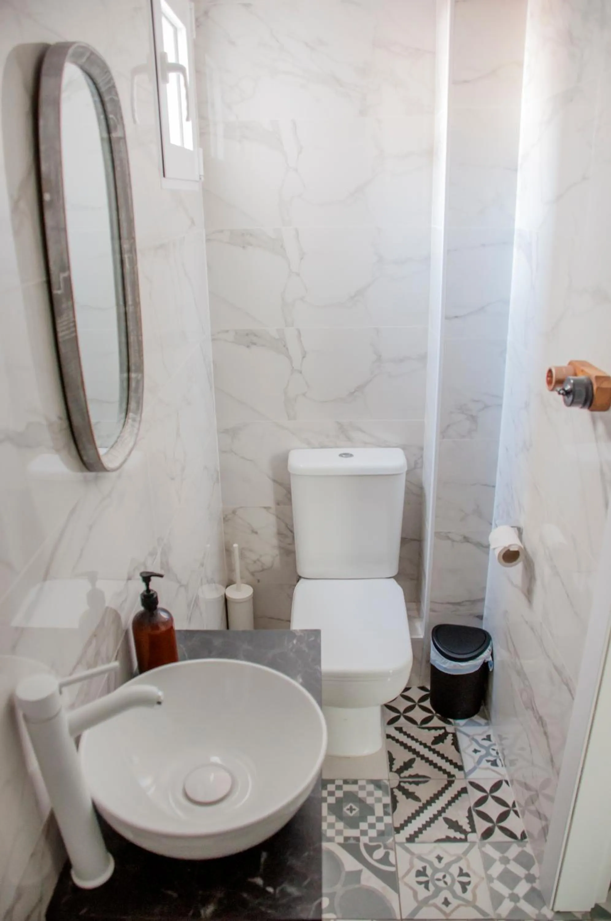 Toilet in Valencia Apartamentos Goya