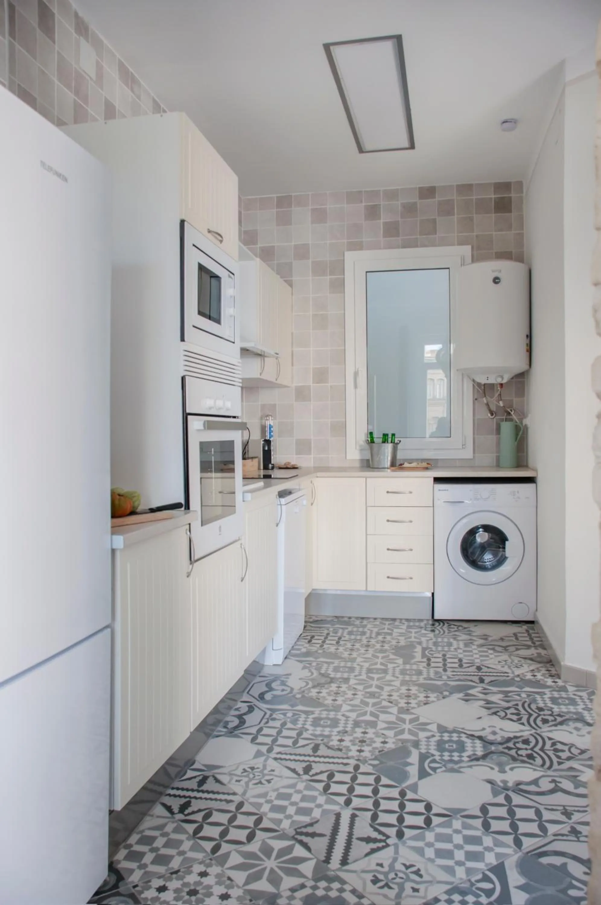 Kitchen or kitchenette in Valencia Apartamentos Goya