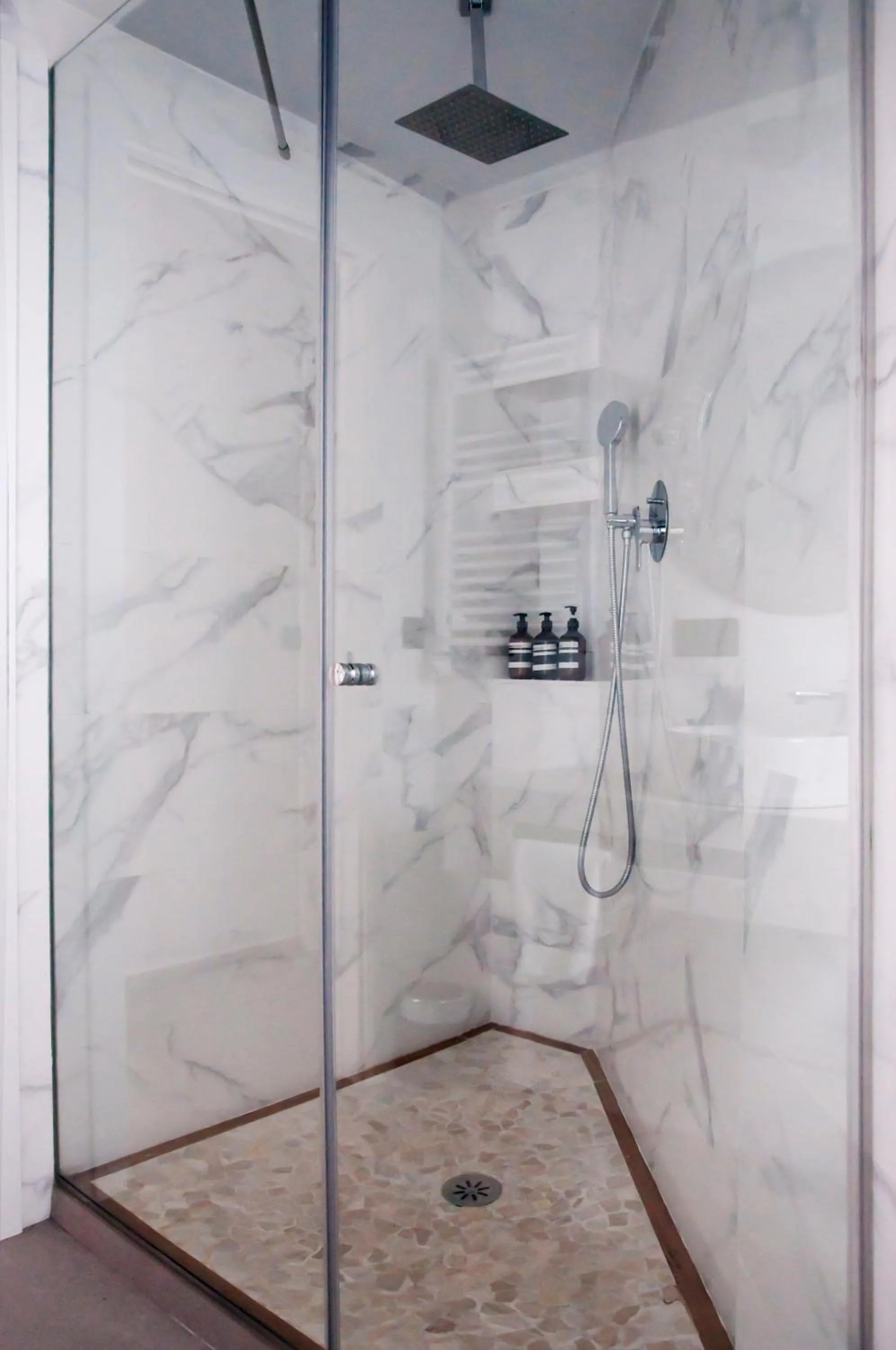 Shower in Valencia Apartamentos Goya