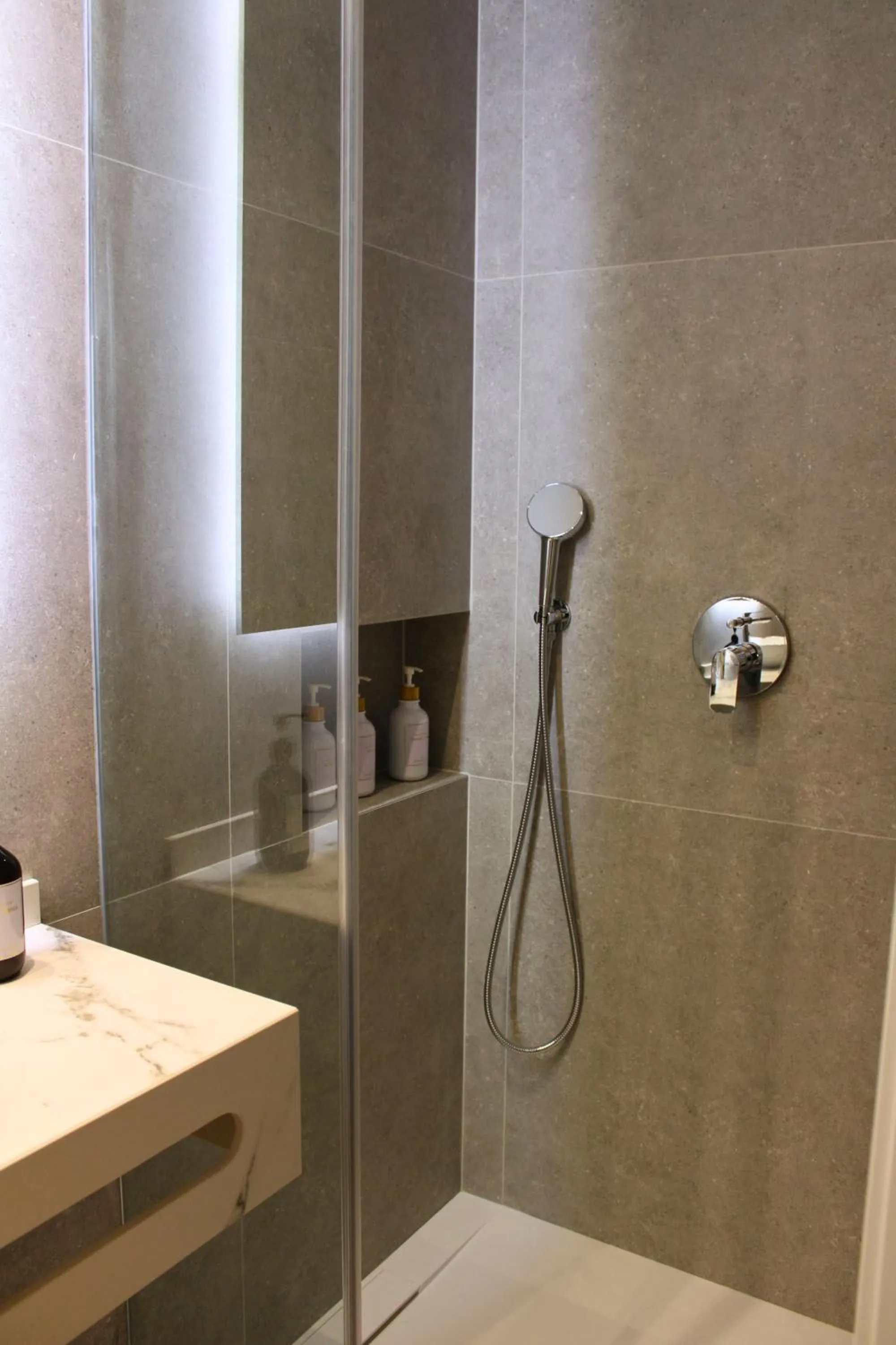 Shower in Valencia Apartamentos Goya